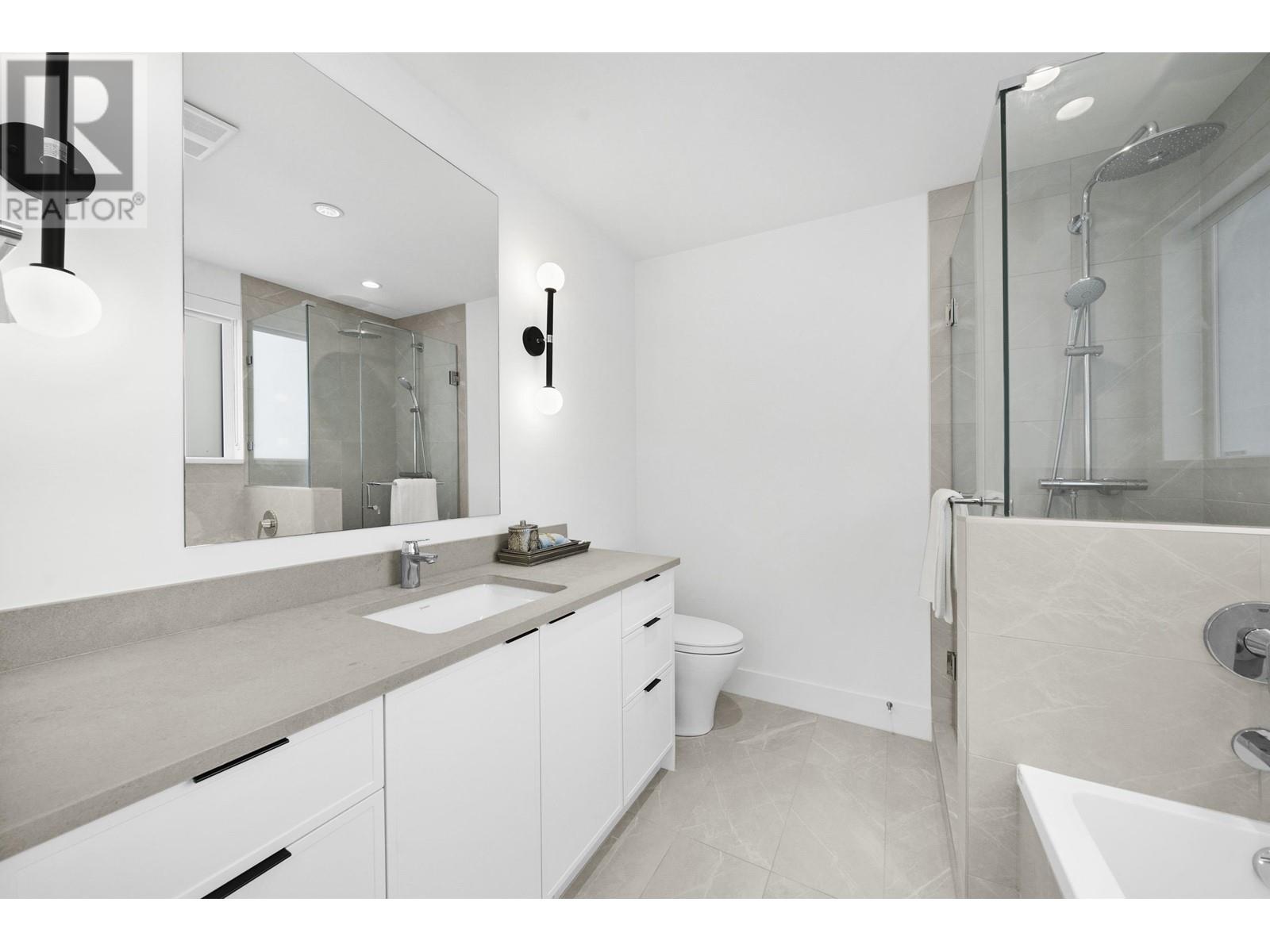 6816 OAK STREET, Vancouver real estate listing R2993027
