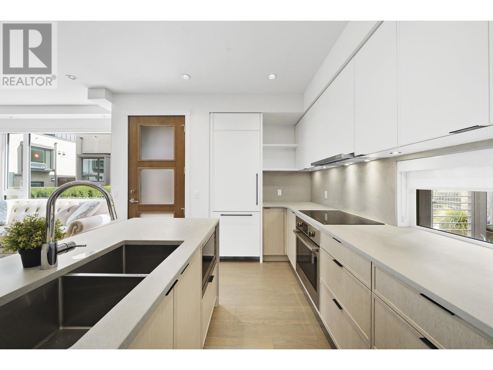 6816 OAK STREET, Vancouver real estate listing R2993027