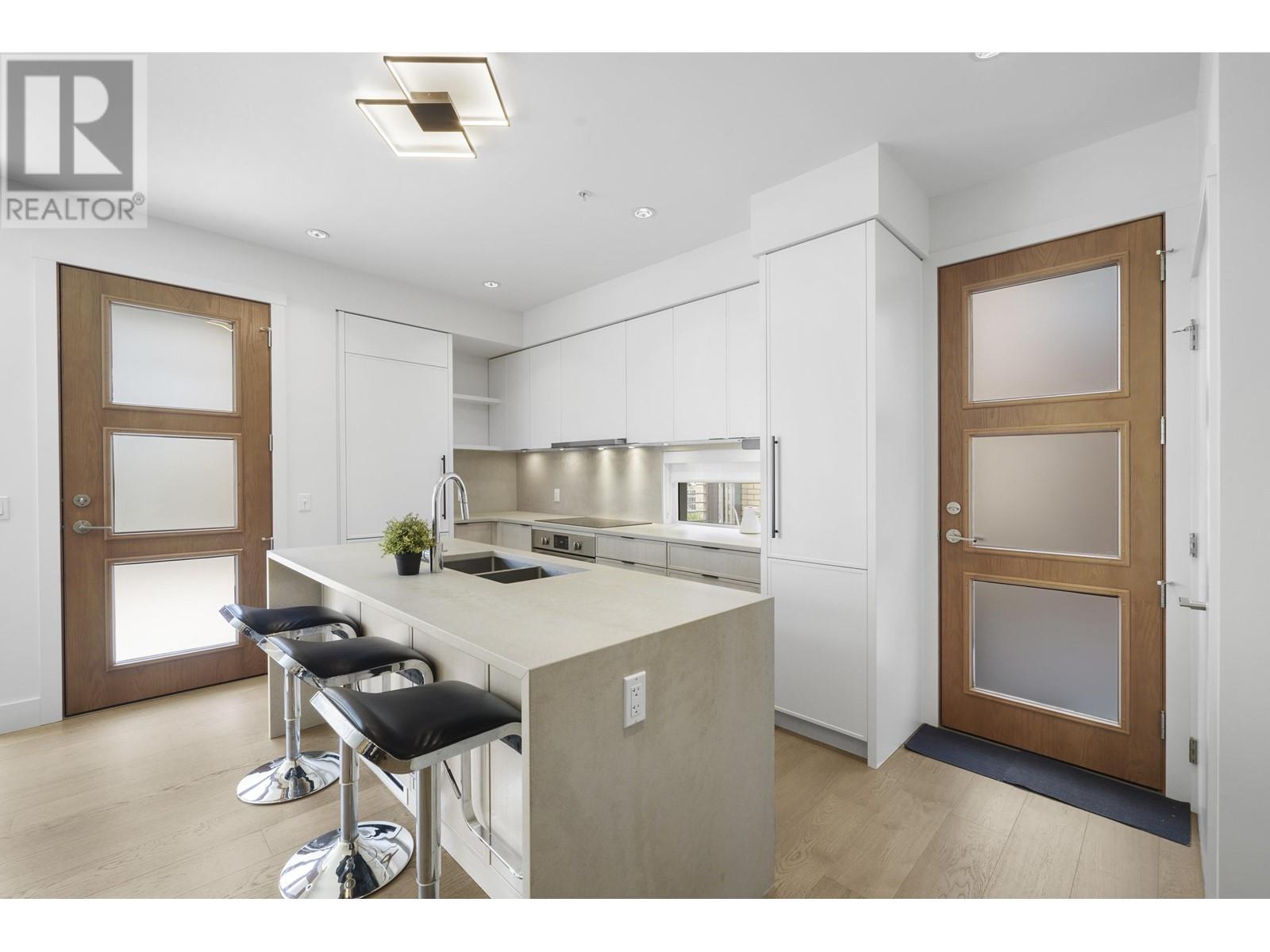 6816 OAK STREET, Vancouver real estate listing R2993027