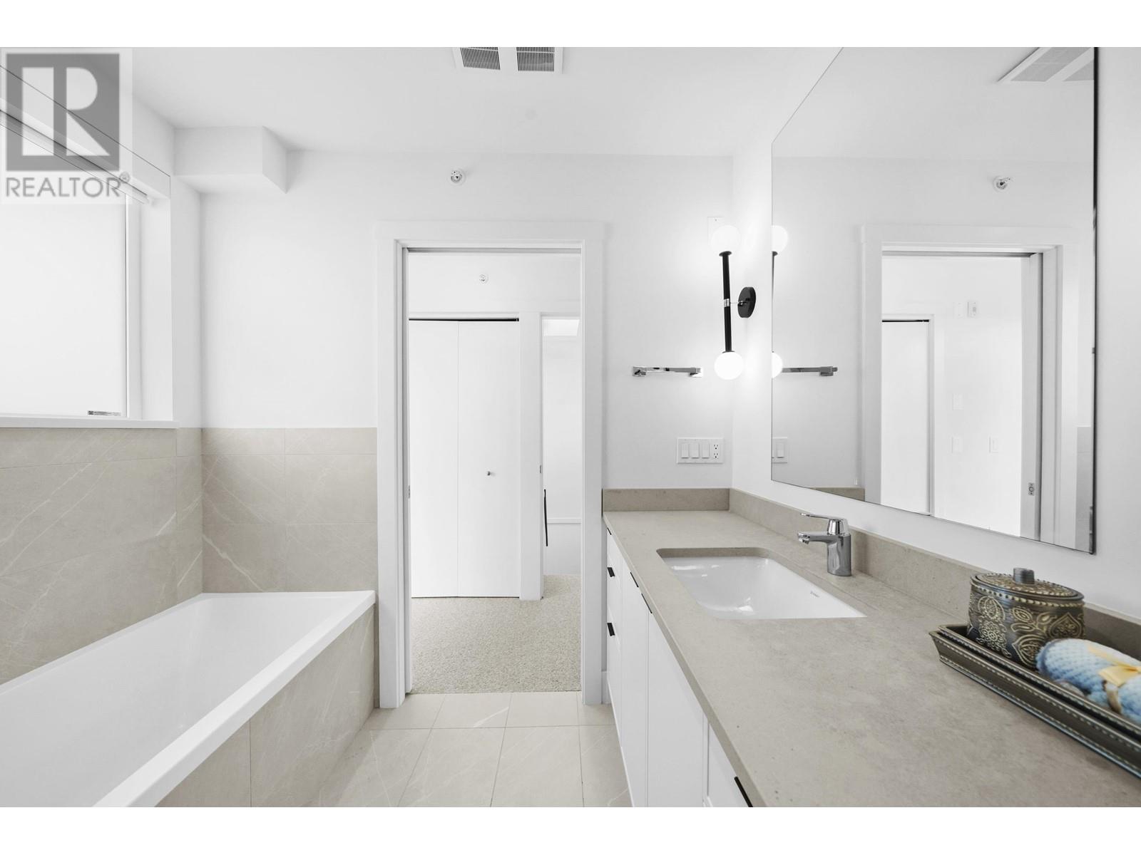 6816 OAK STREET, Vancouver real estate listing R2993027