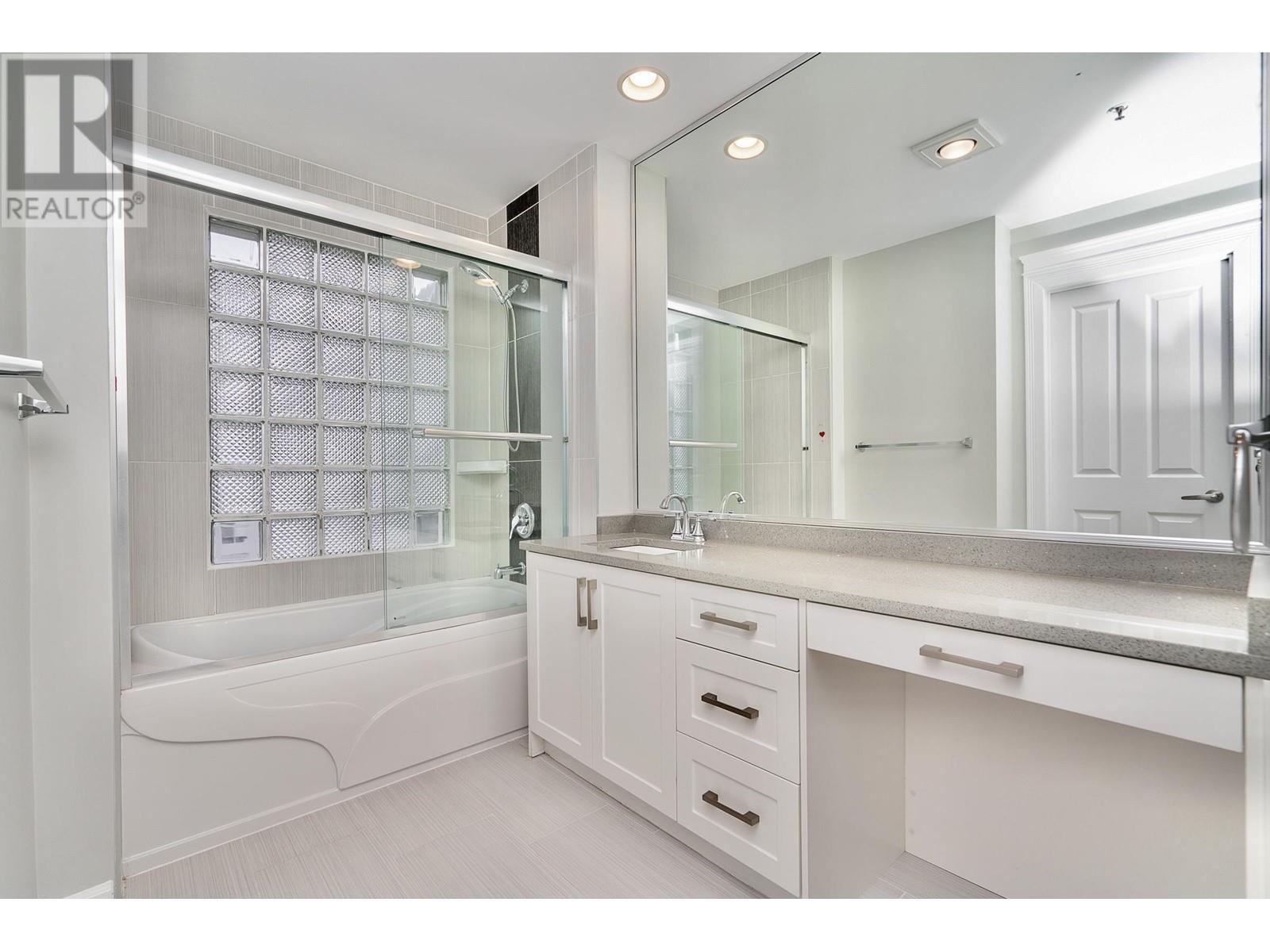 2001 555 AUSTIN AVENUE, Coquitlam
