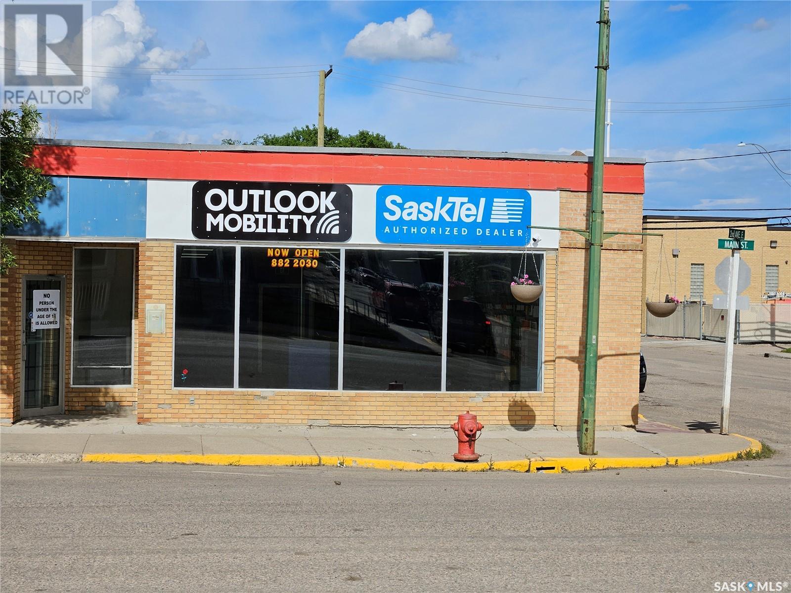 Photo 4 of 302 Main Street, Rosetown SK