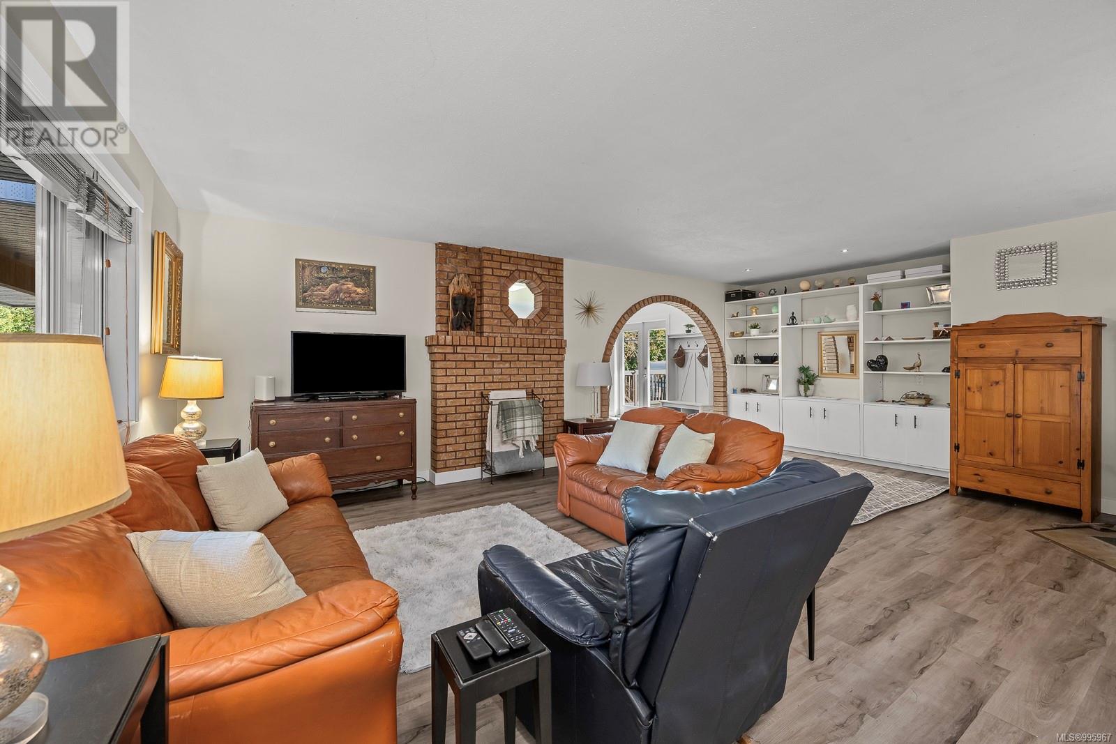 65 Islewood Dr, Bowser