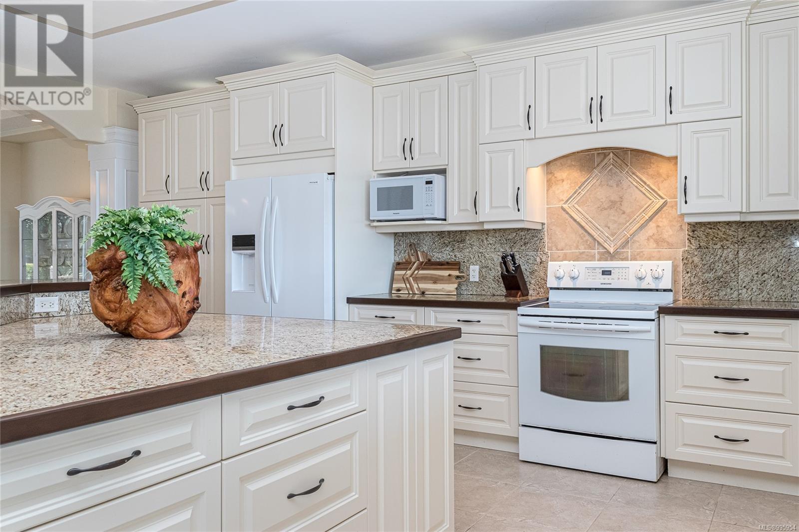 Photo 9 of 5315 Gainsberg Rd, Bowser BC