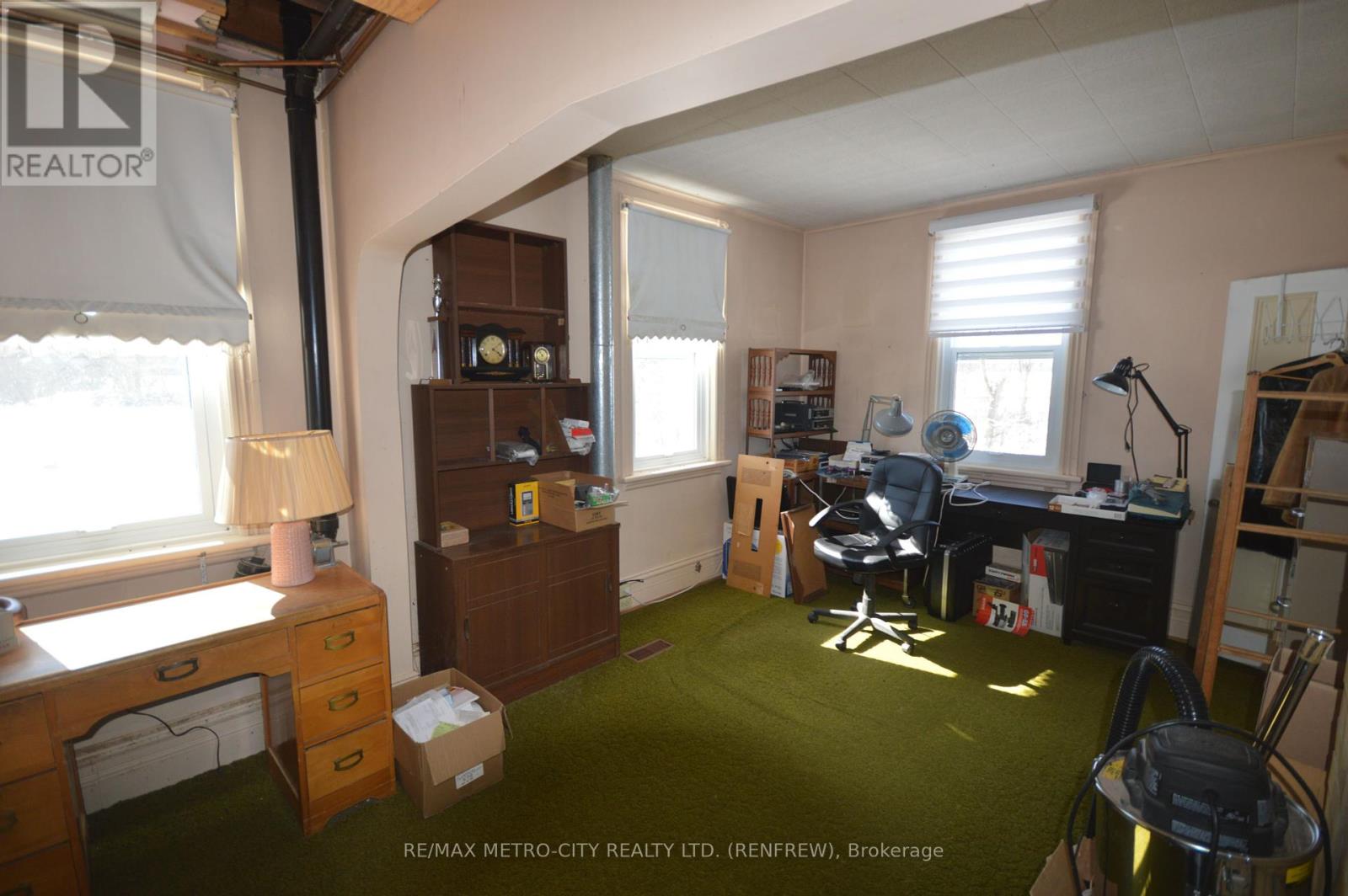 Photo 11 of 102 Scheel Drive, Mcnab Braeside ON