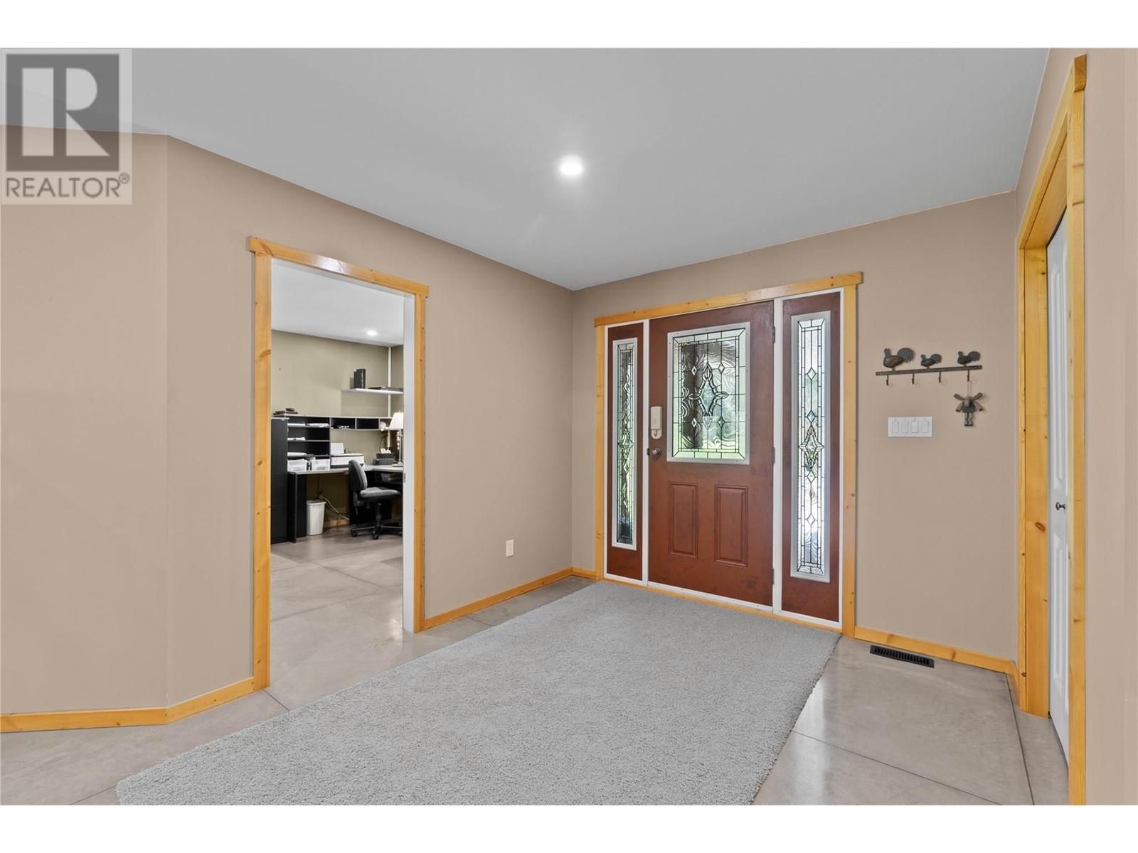  152 Salmon River Road, Salmon Arm
