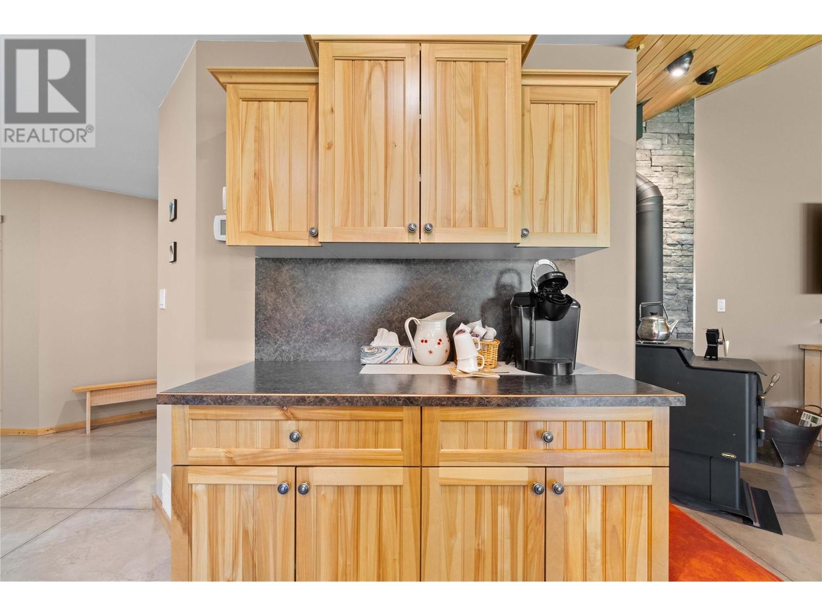  152 Salmon River Road, Salmon Arm