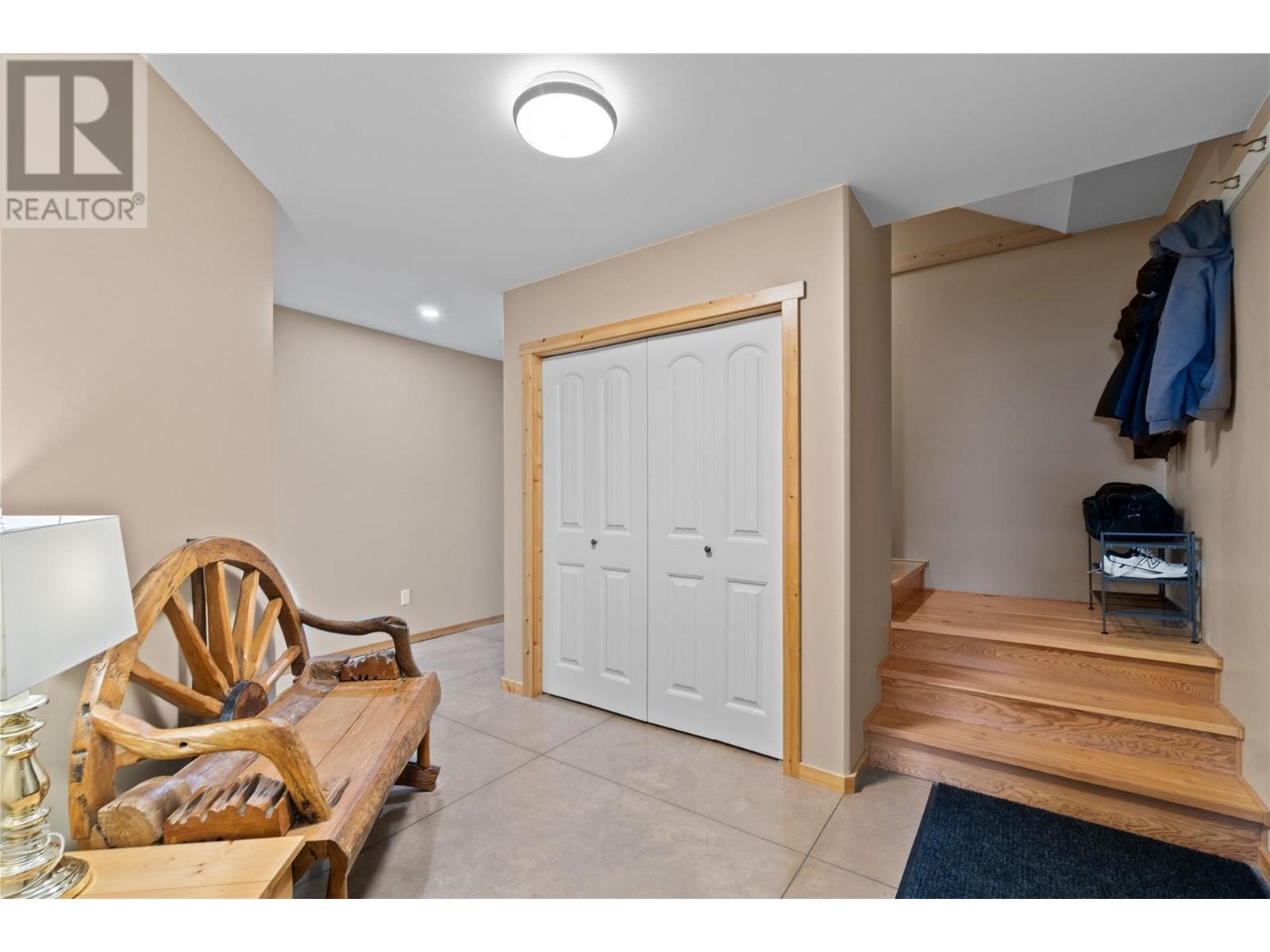  152 Salmon River Road, Salmon Arm