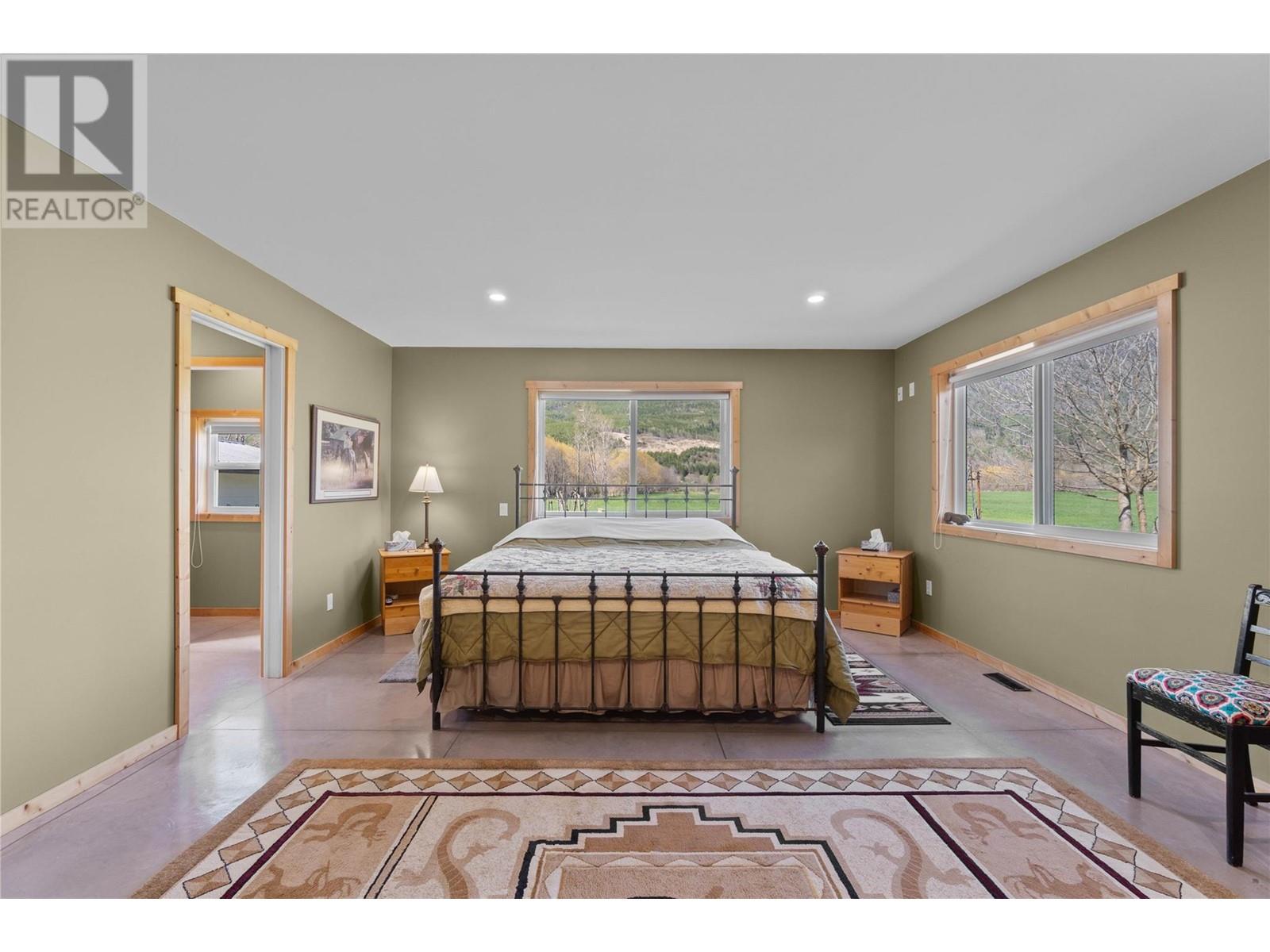  152 Salmon River Road, Salmon Arm