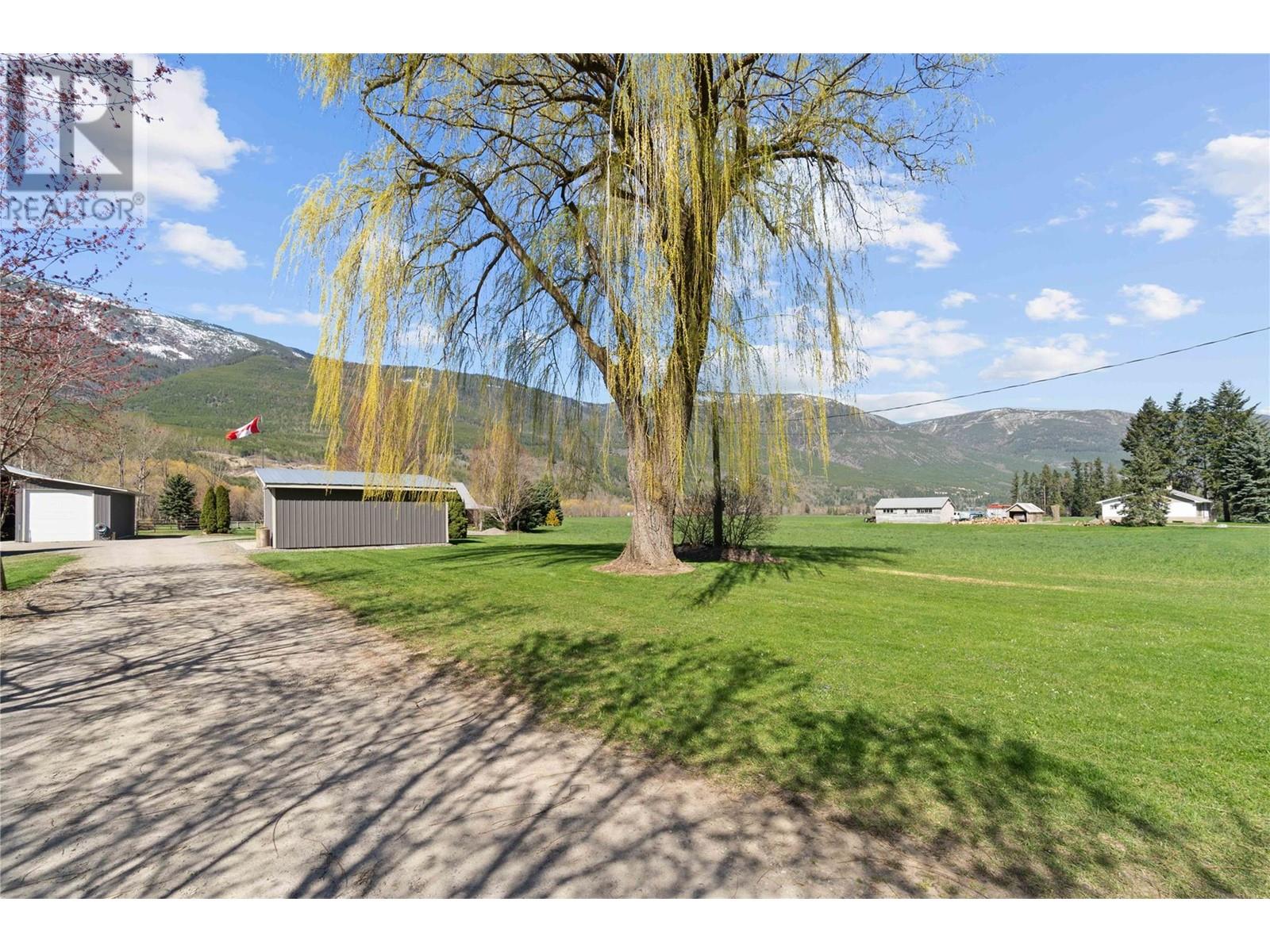  152 Salmon River Road, Salmon Arm