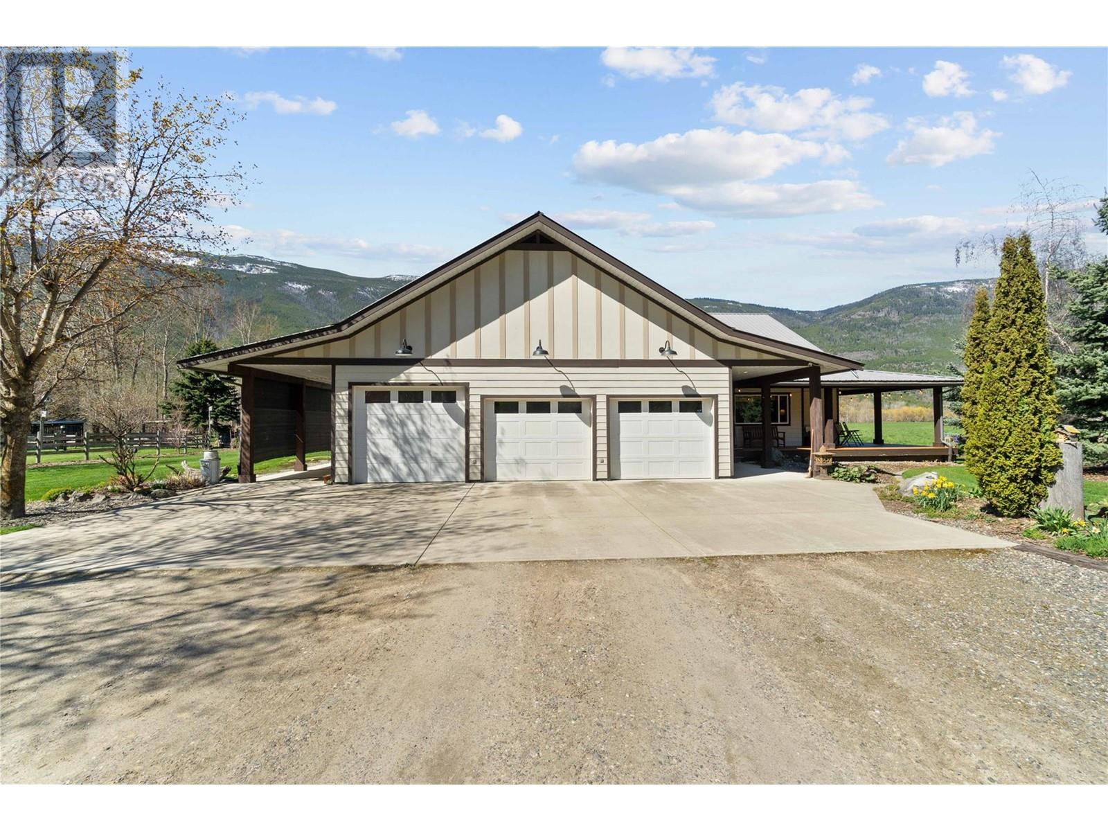  152 Salmon River Road, Salmon Arm