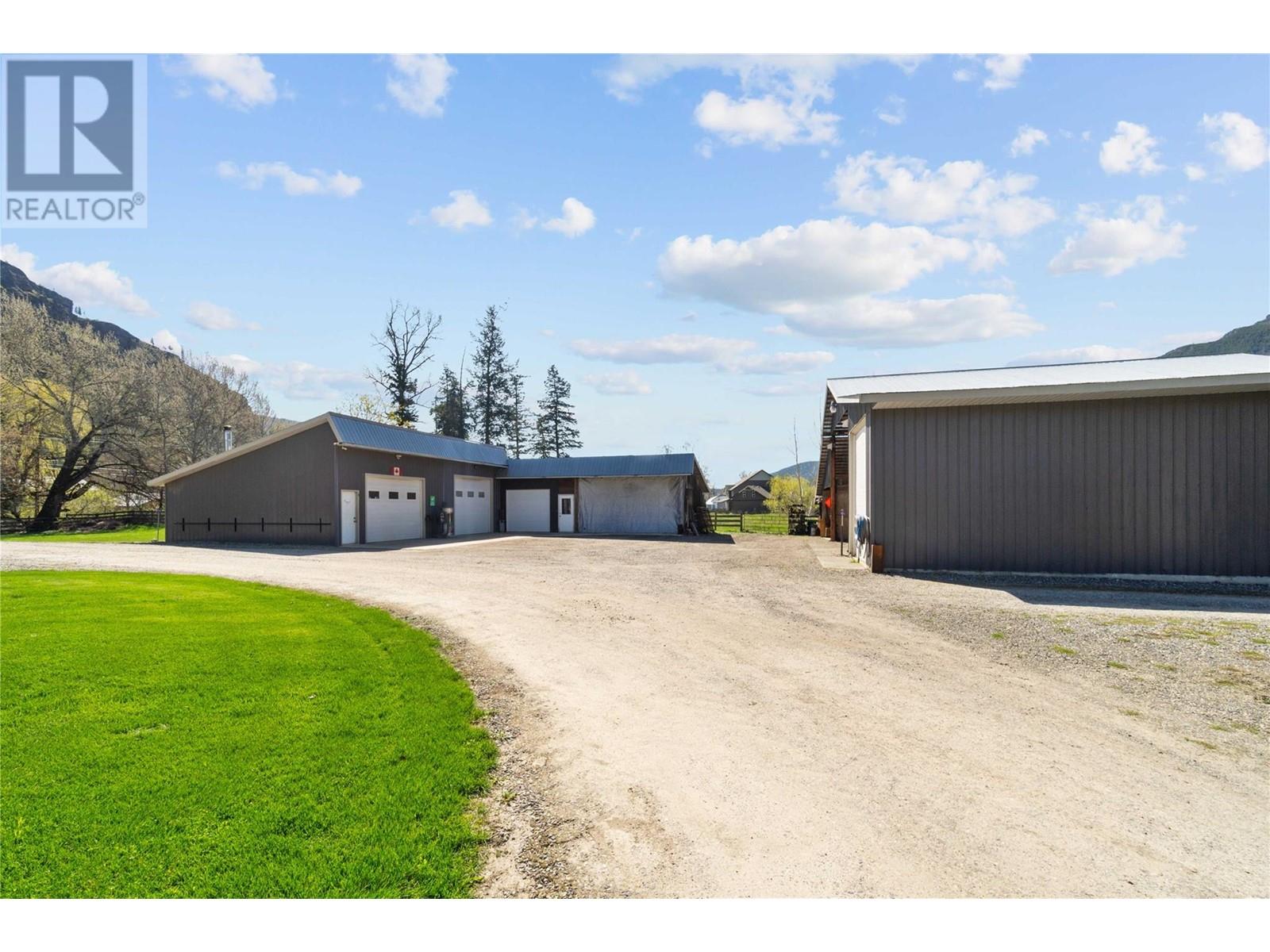 152 Salmon River Road, Salmon Arm