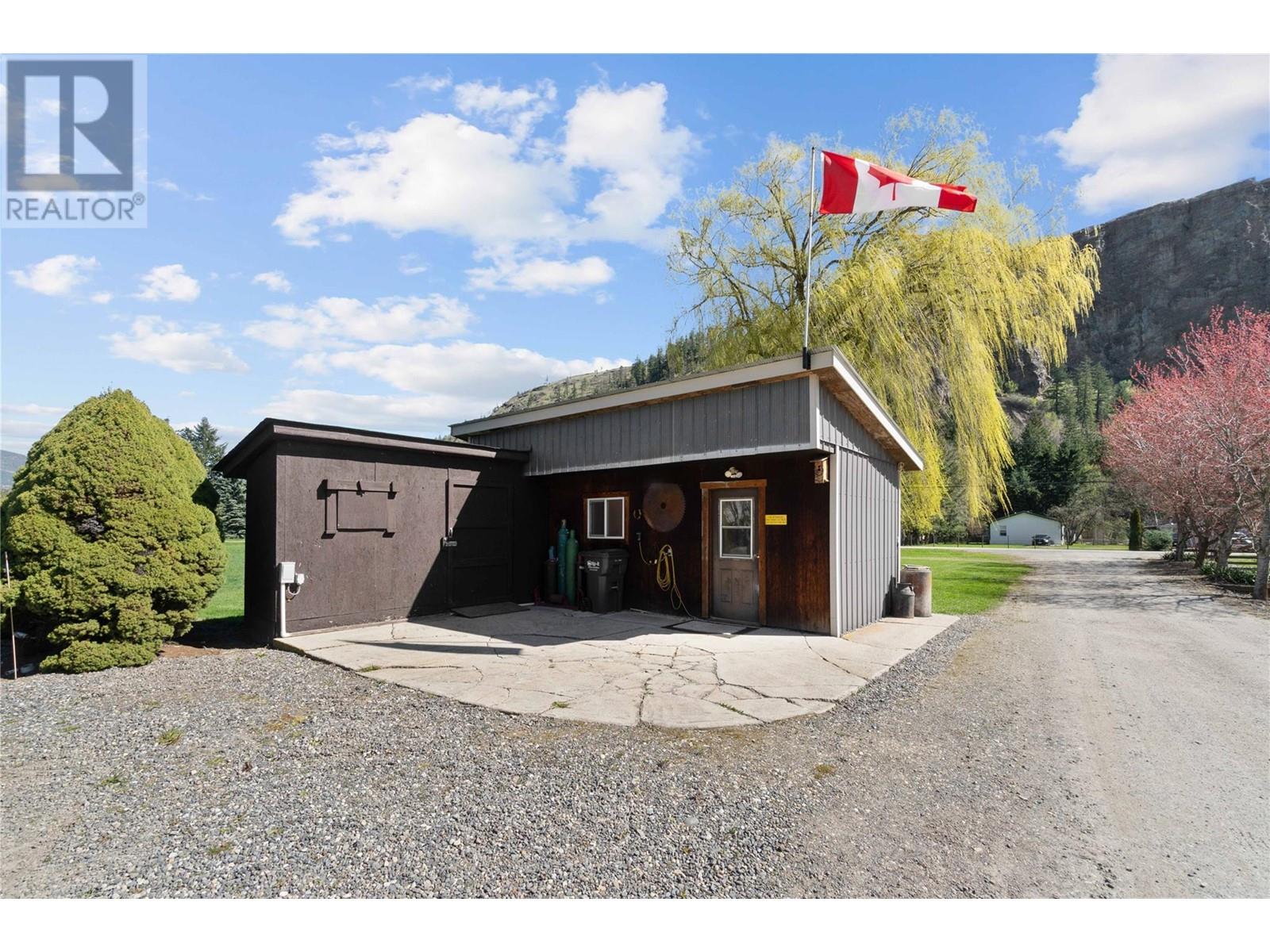  152 Salmon River Road, Salmon Arm