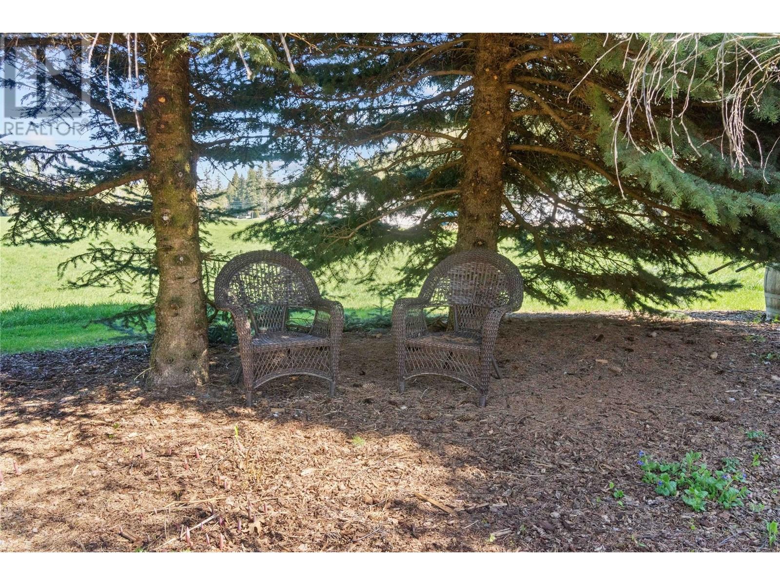  152 Salmon River Road, Salmon Arm