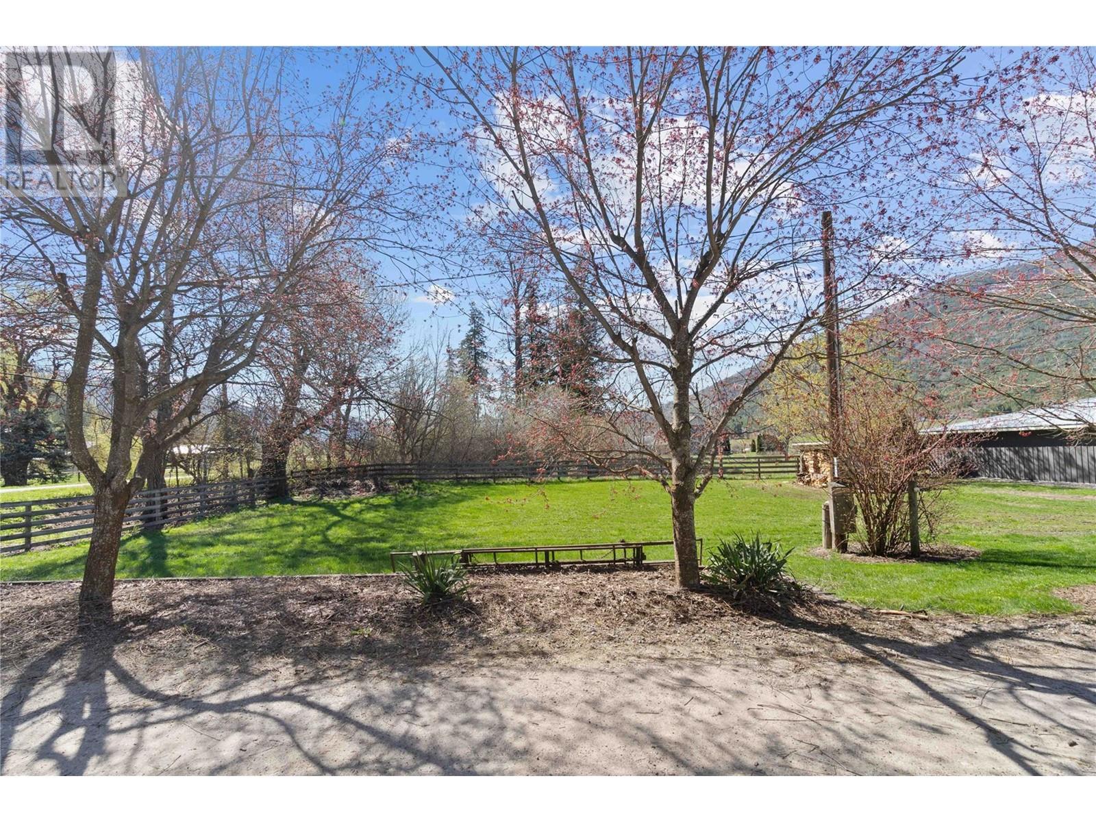  152 Salmon River Road, Salmon Arm