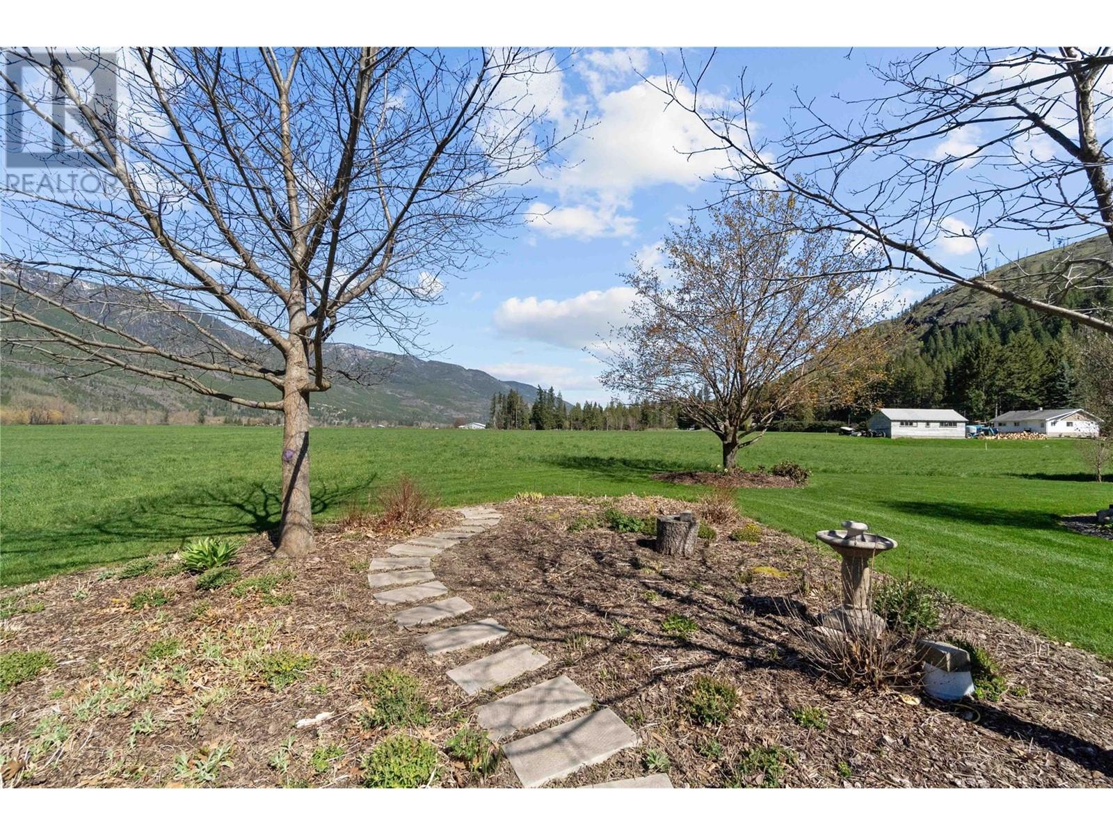  152 Salmon River Road, Salmon Arm