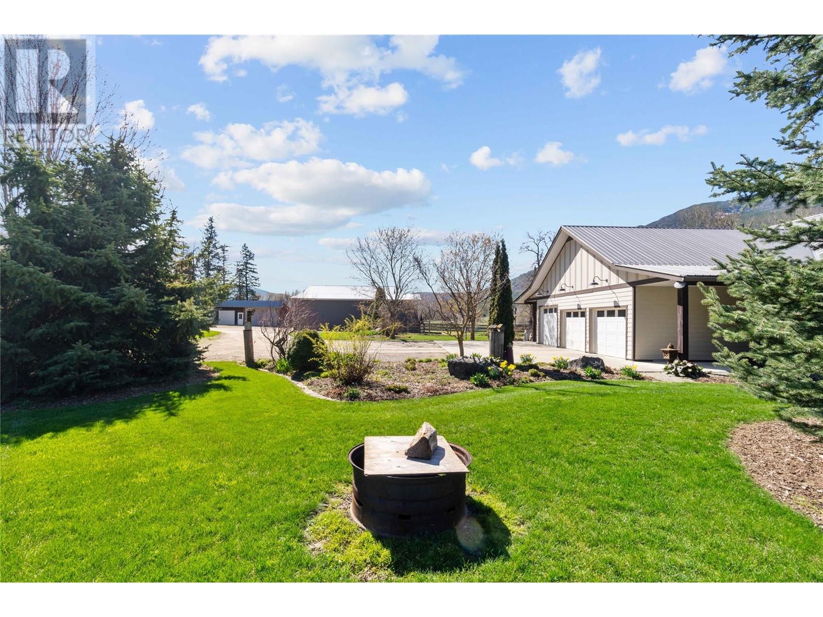  152 Salmon River Road, Salmon Arm