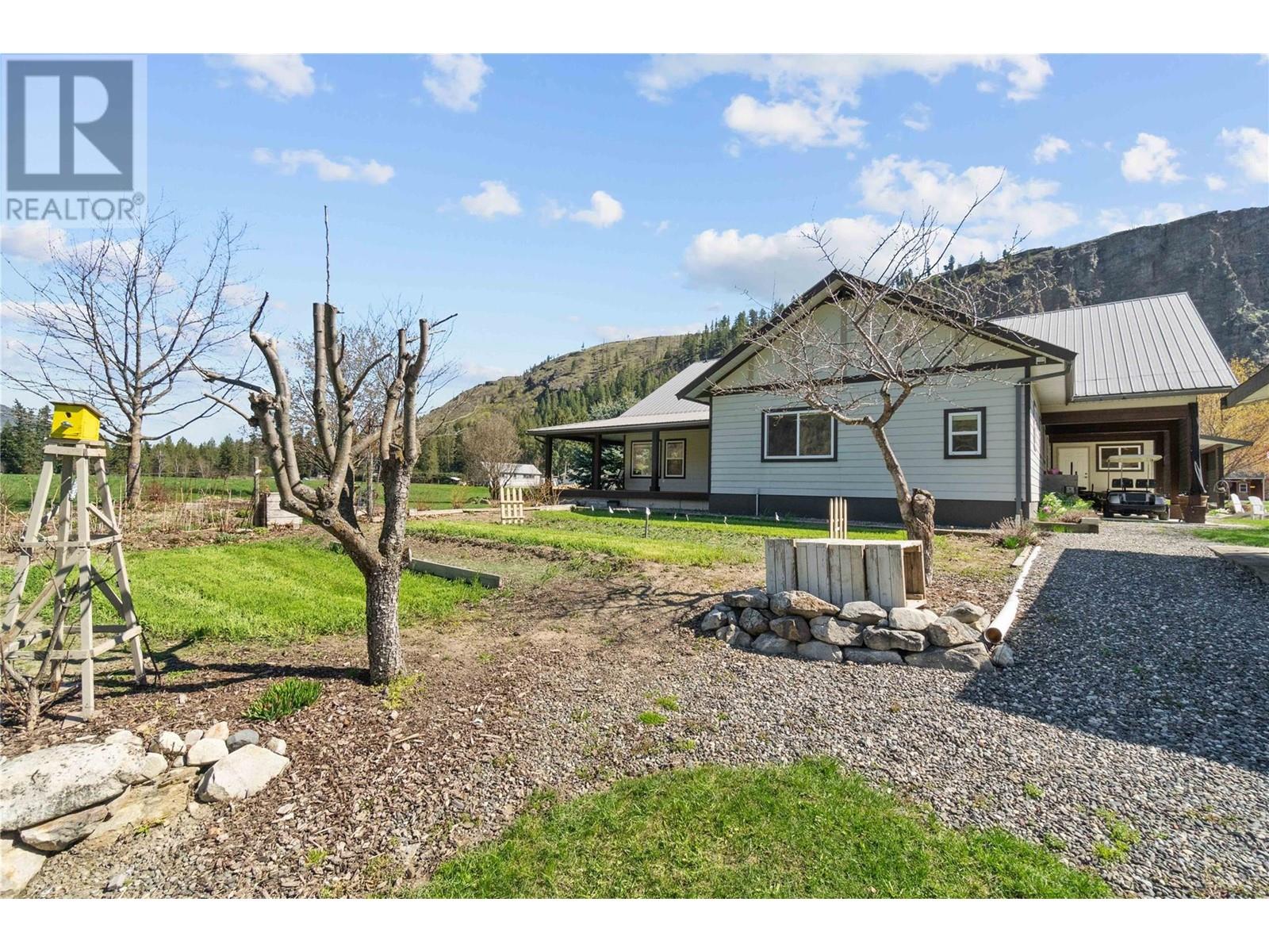  152 Salmon River Road, Salmon Arm