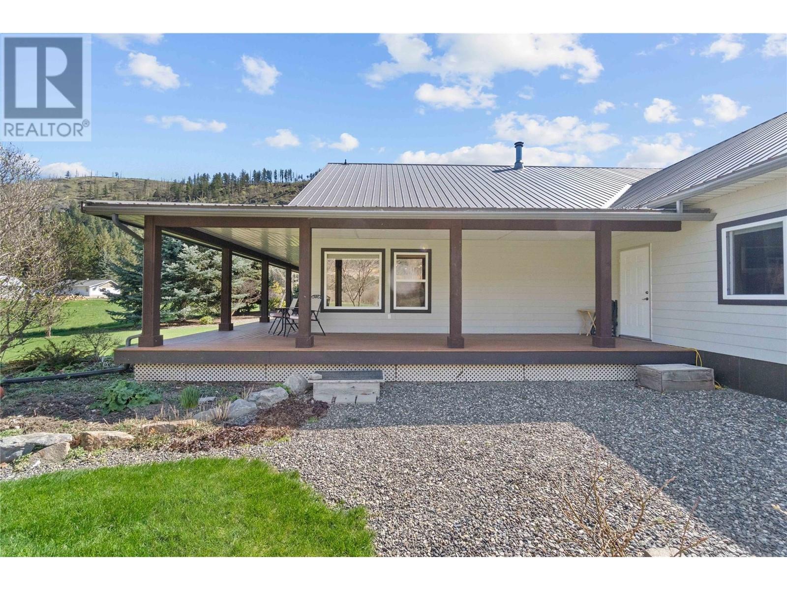  152 Salmon River Road, Salmon Arm