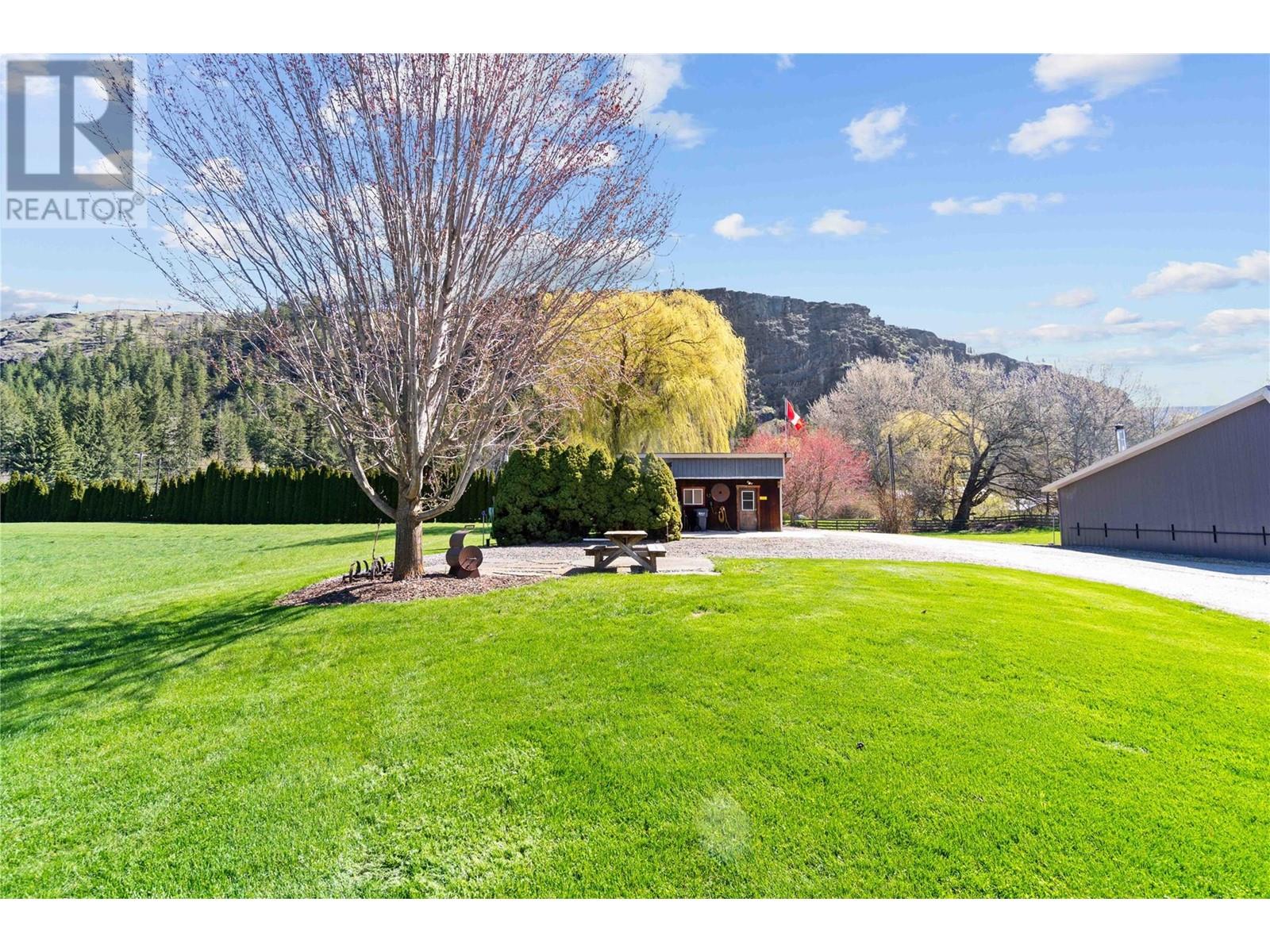  152 Salmon River Road, Salmon Arm