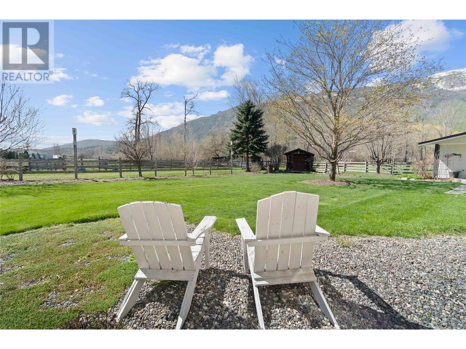  152 Salmon River Road, Salmon Arm