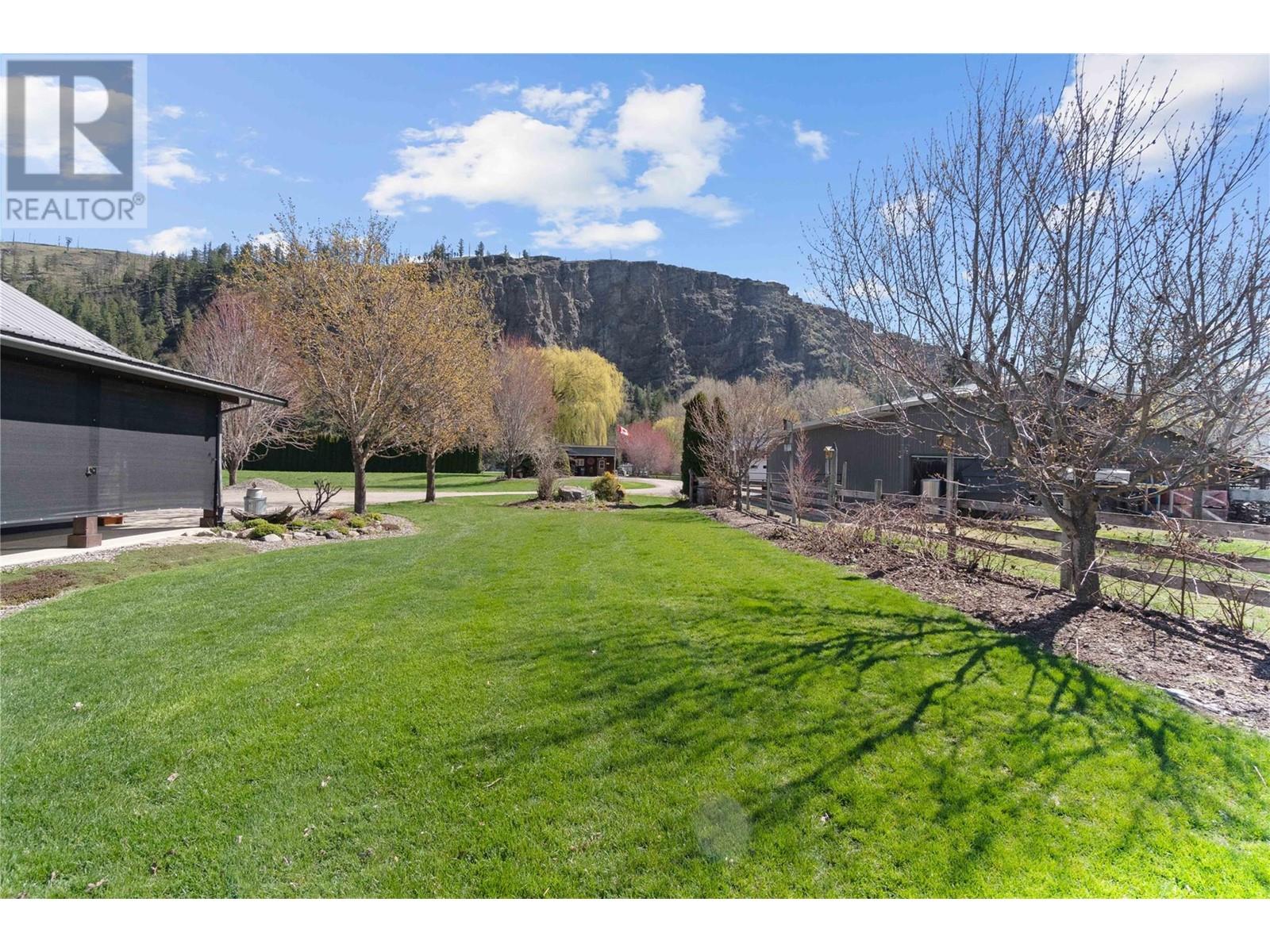  152 Salmon River Road, Salmon Arm