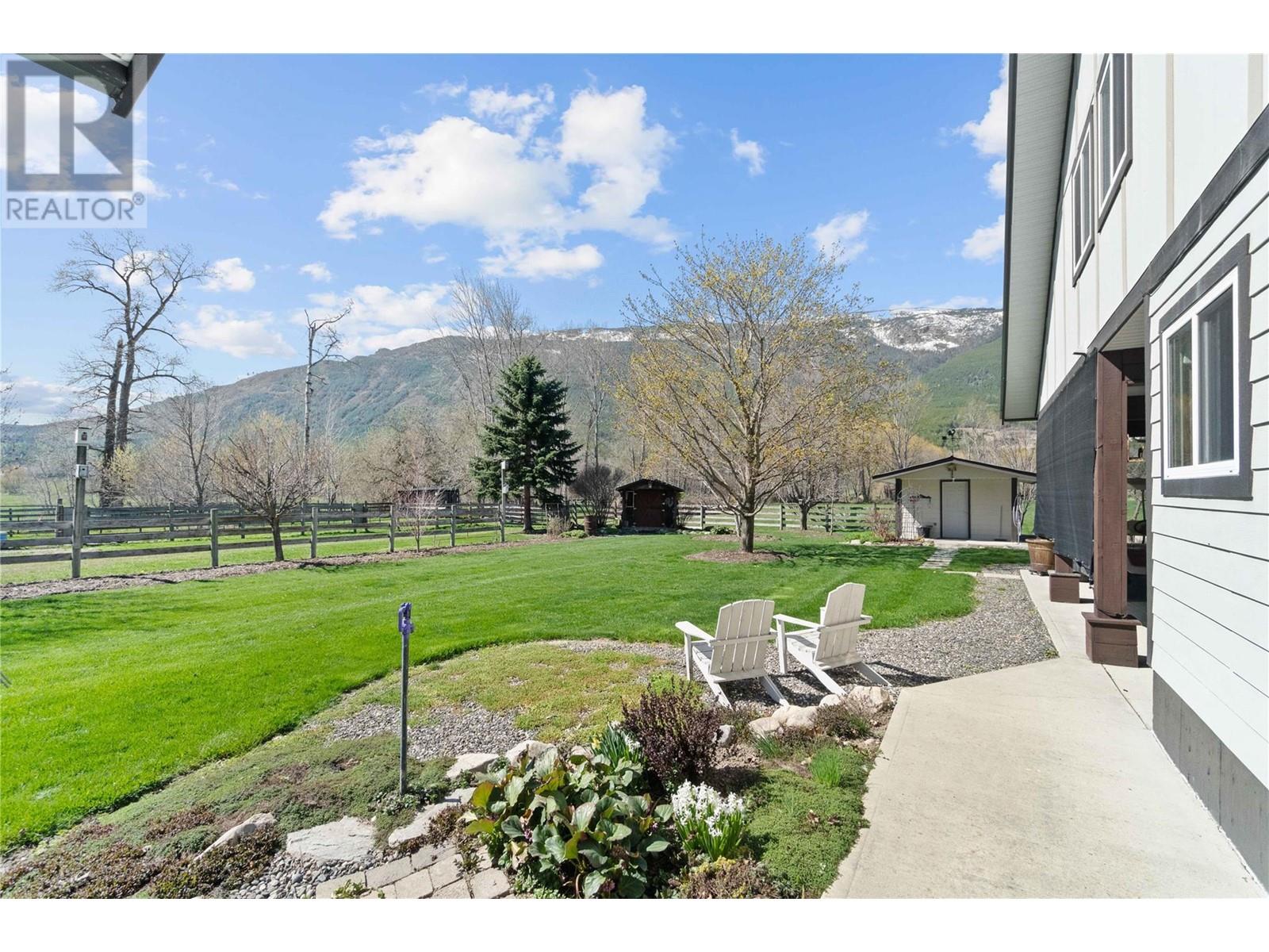  152 Salmon River Road, Salmon Arm