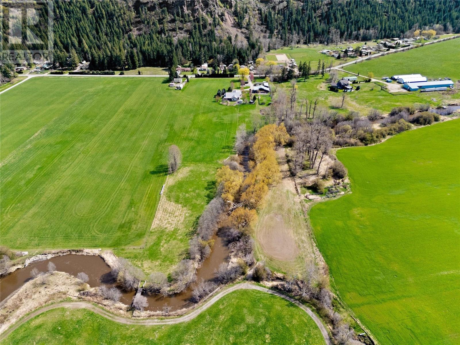  152 Salmon River Road, Salmon Arm