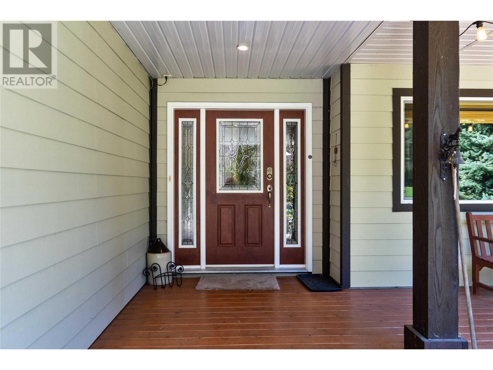  152 Salmon River Road, Salmon Arm