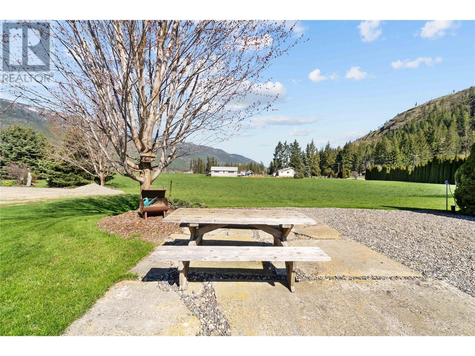  152 Salmon River Road, Salmon Arm