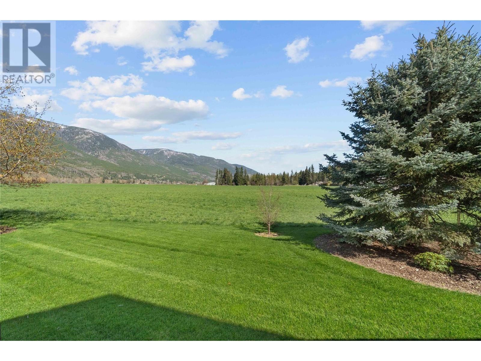  152 Salmon River Road, Salmon Arm