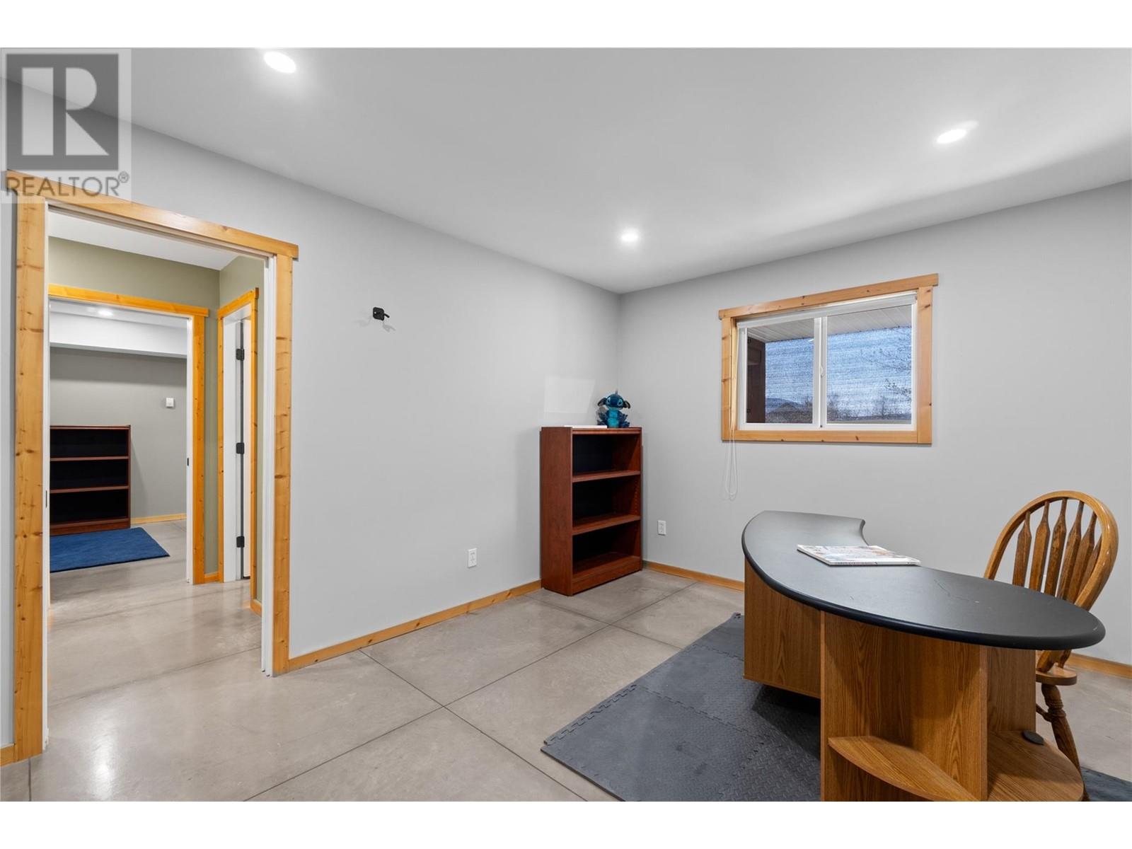  152 Salmon River Road, Salmon Arm