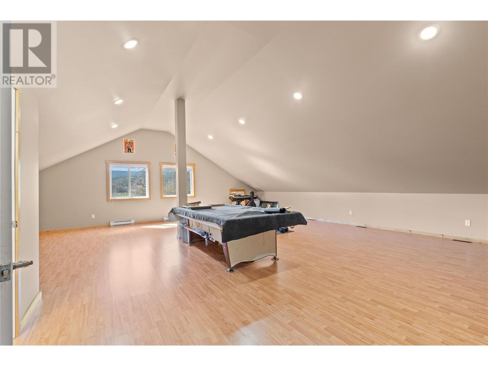  152 Salmon River Road, Salmon Arm