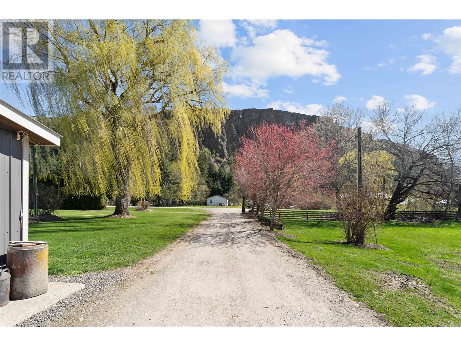  152 Salmon River Road, Salmon Arm