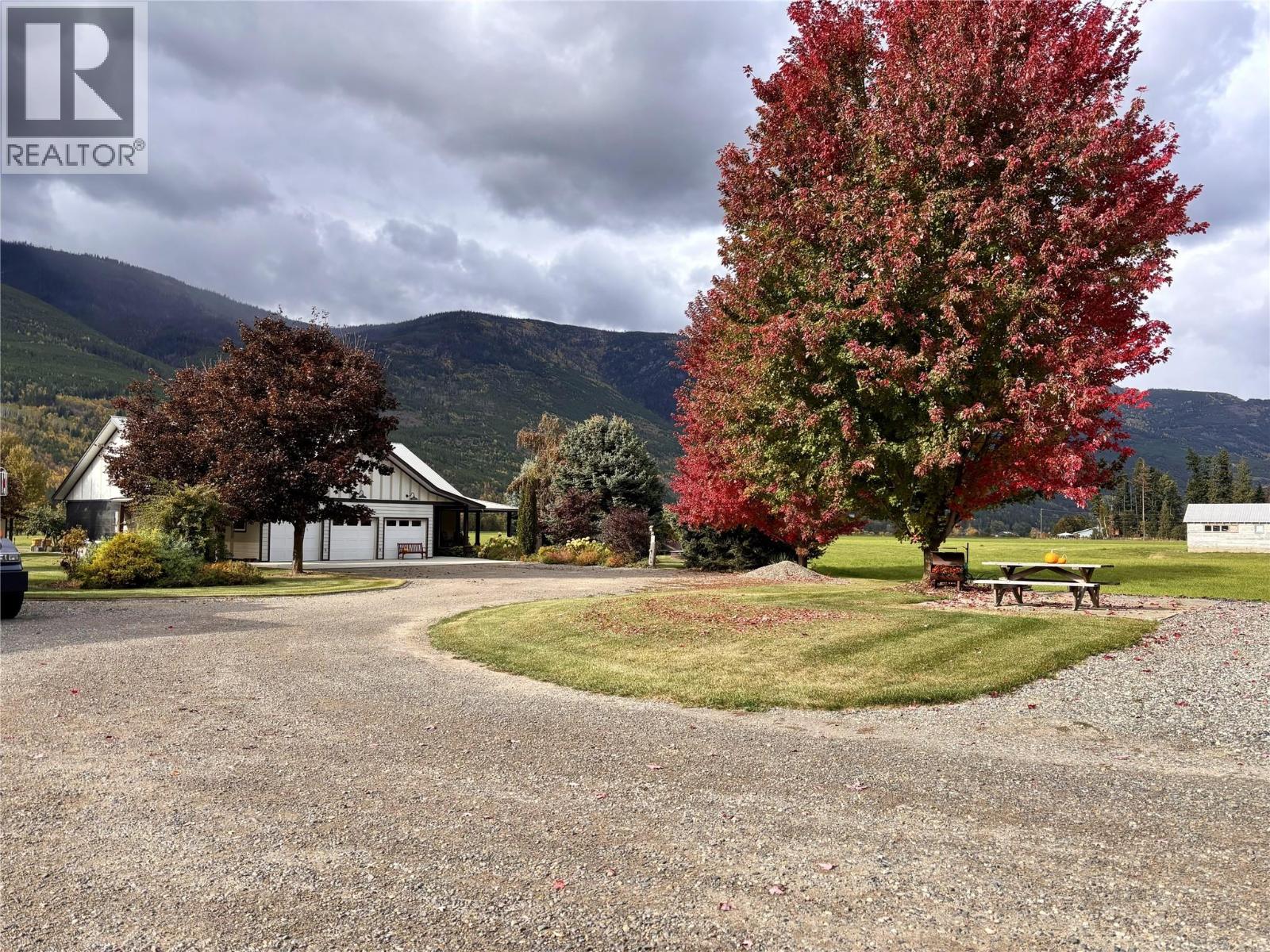  152 Salmon River Road, Salmon Arm