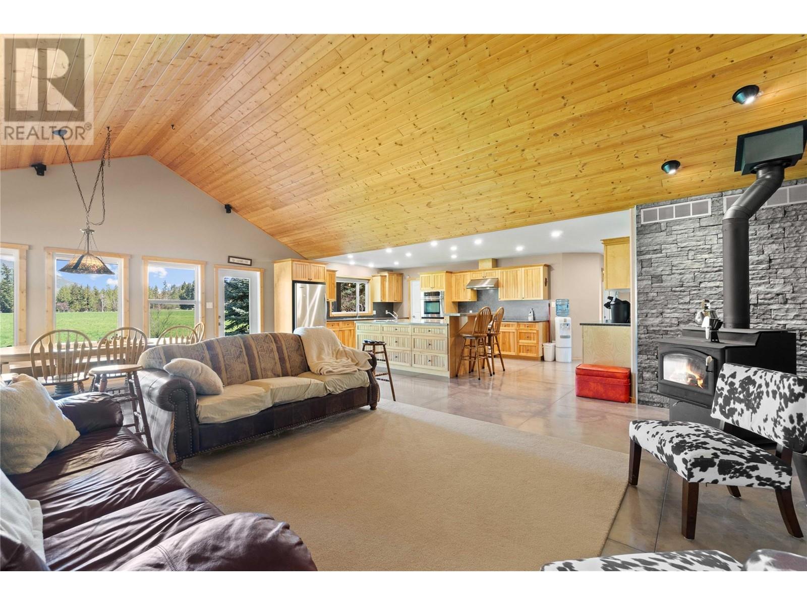  152 Salmon River Road, Salmon Arm
