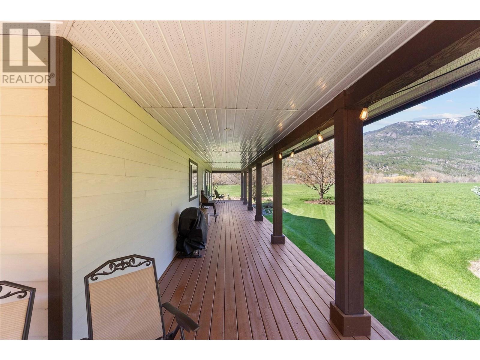  152 Salmon River Road, Salmon Arm