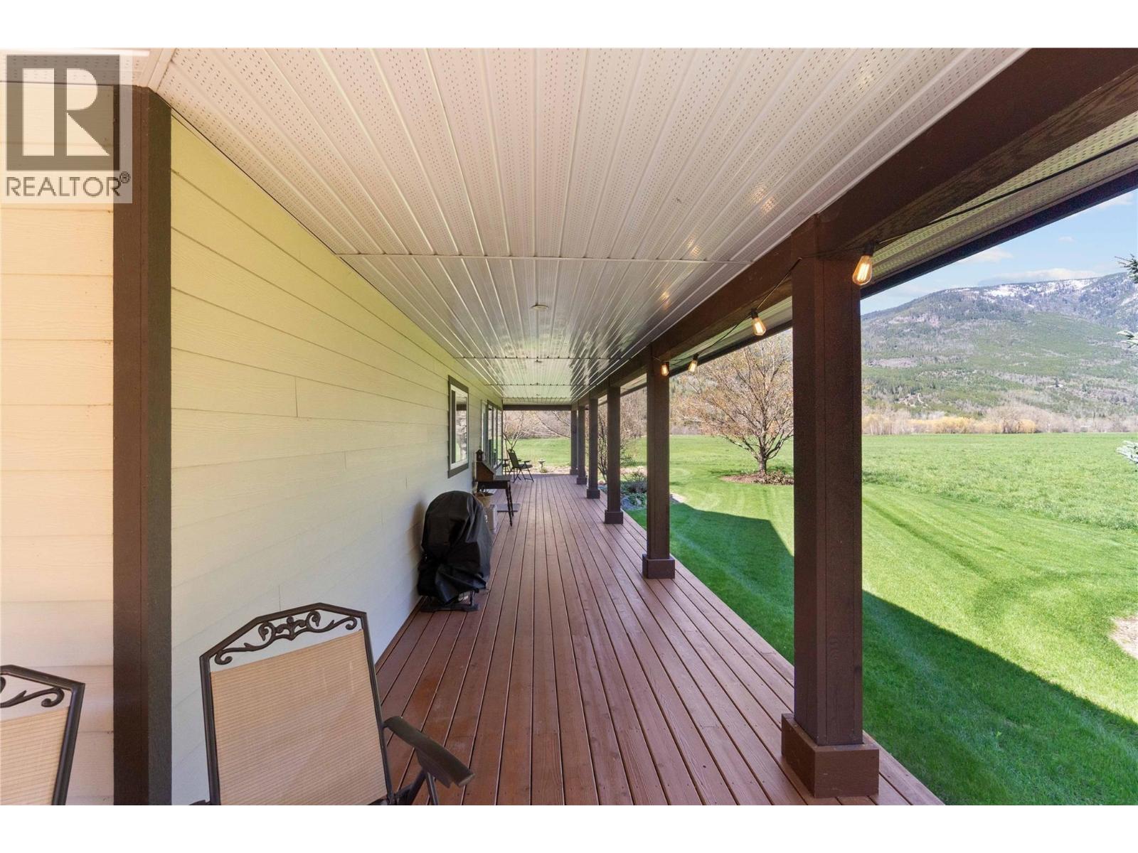  152 Salmon River Road, Salmon Arm
