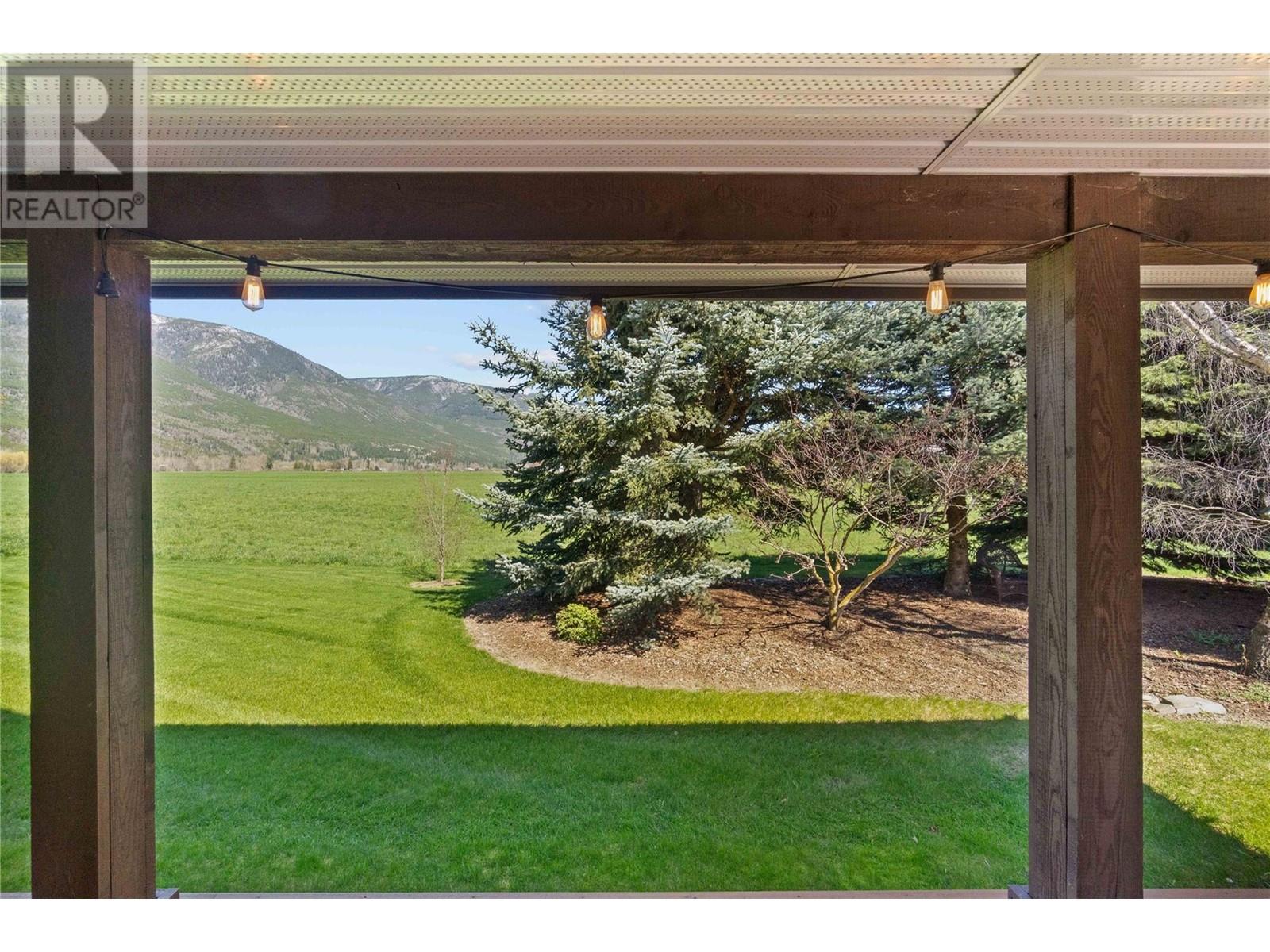  152 Salmon River Road, Salmon Arm