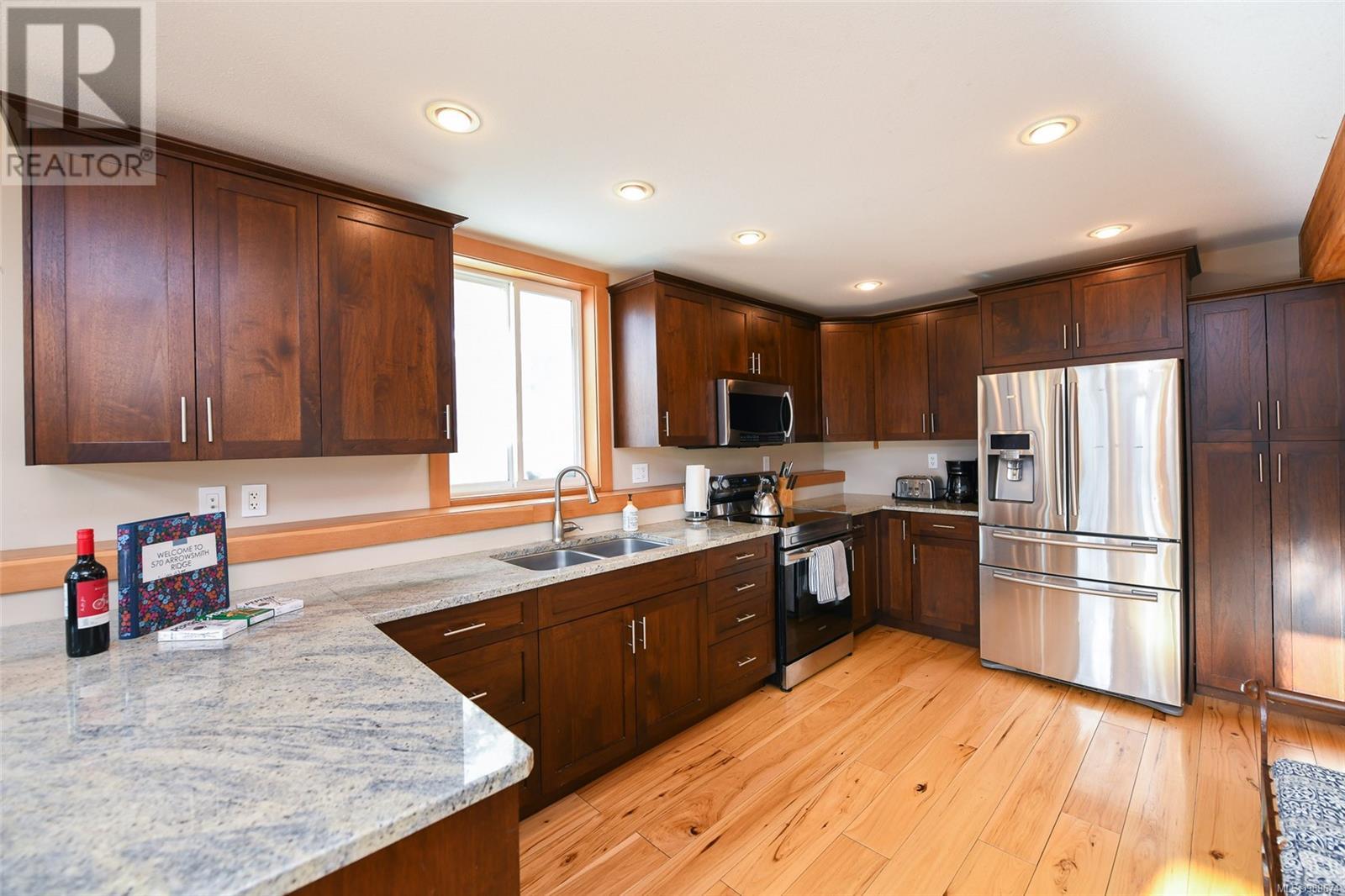 570 Arrowsmith Ridge, Courtenay real estate listing 989674