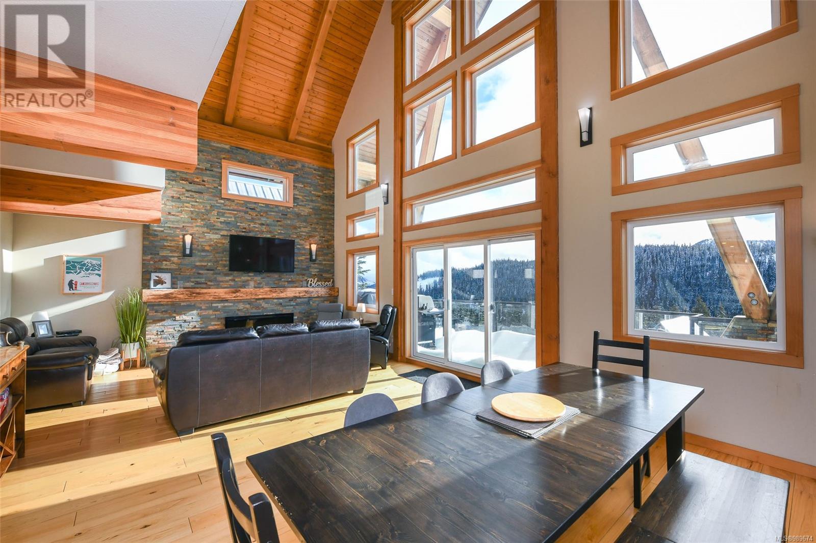 570 Arrowsmith Ridge, Courtenay real estate listing 989674