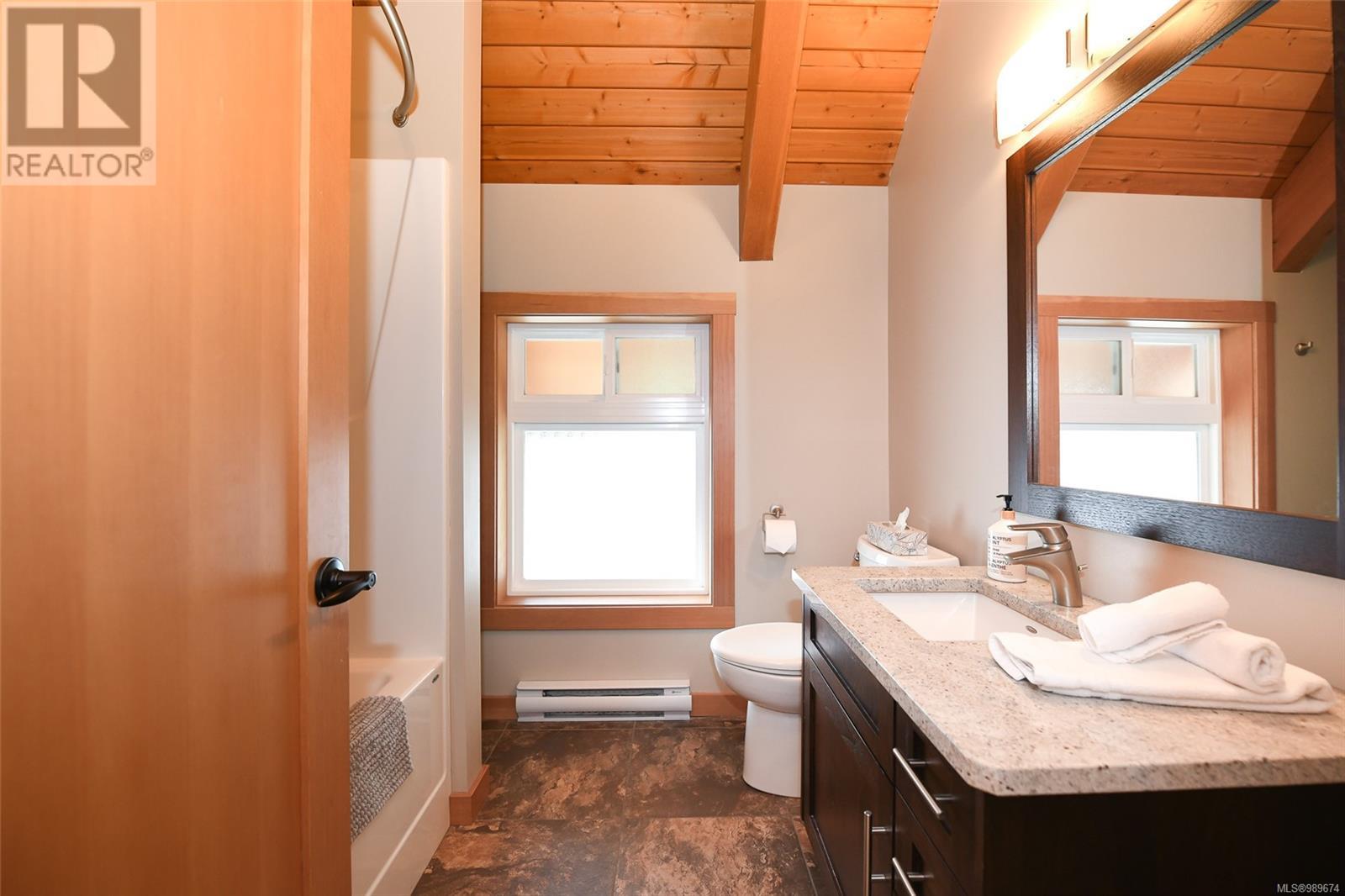 570 Arrowsmith Ridge, Courtenay real estate listing 989674