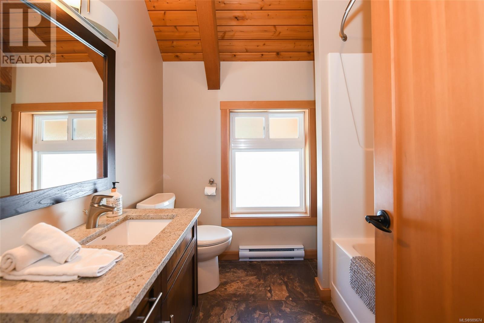570 Arrowsmith Ridge, Courtenay real estate listing 989674