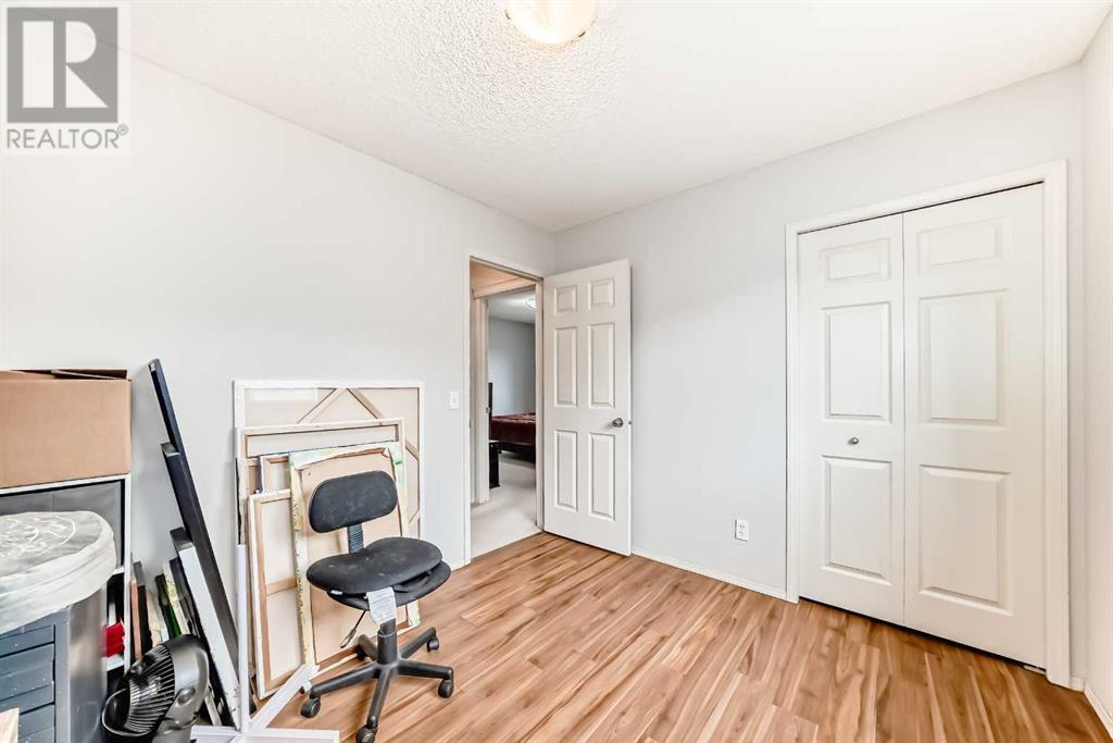 Single Family House 4 Level for Sale in  Everglen Way SW Evergreen Calgary 