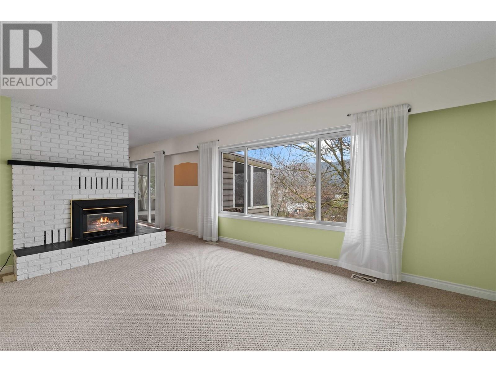 5091 Lakeshore Road Northeast, Salmon Arm