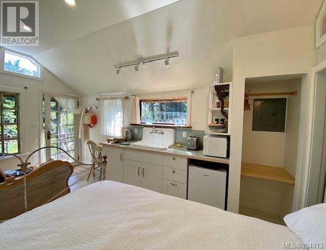  3110 Admirals Road, Saanich