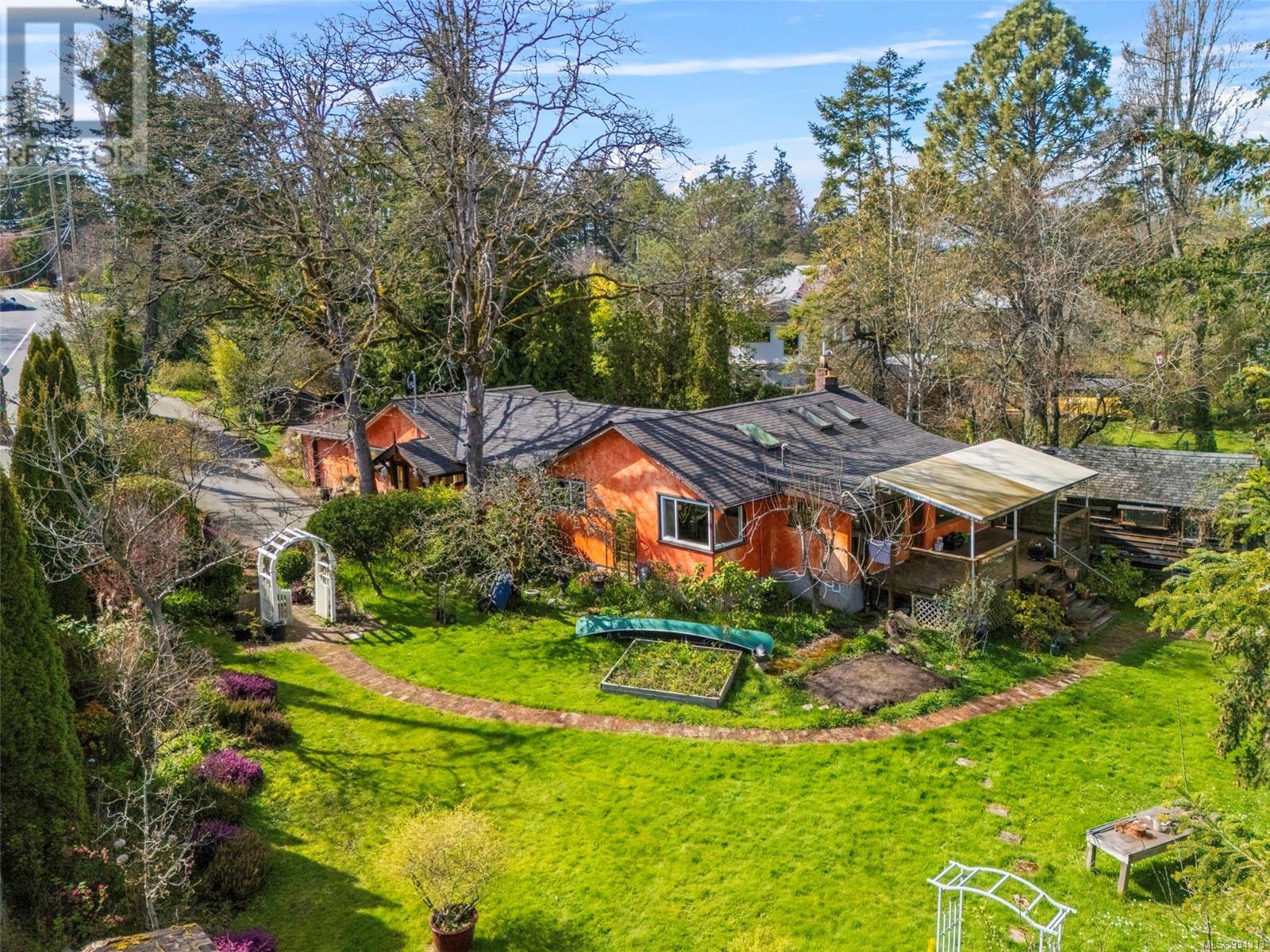  3110 Admirals Road, Saanich