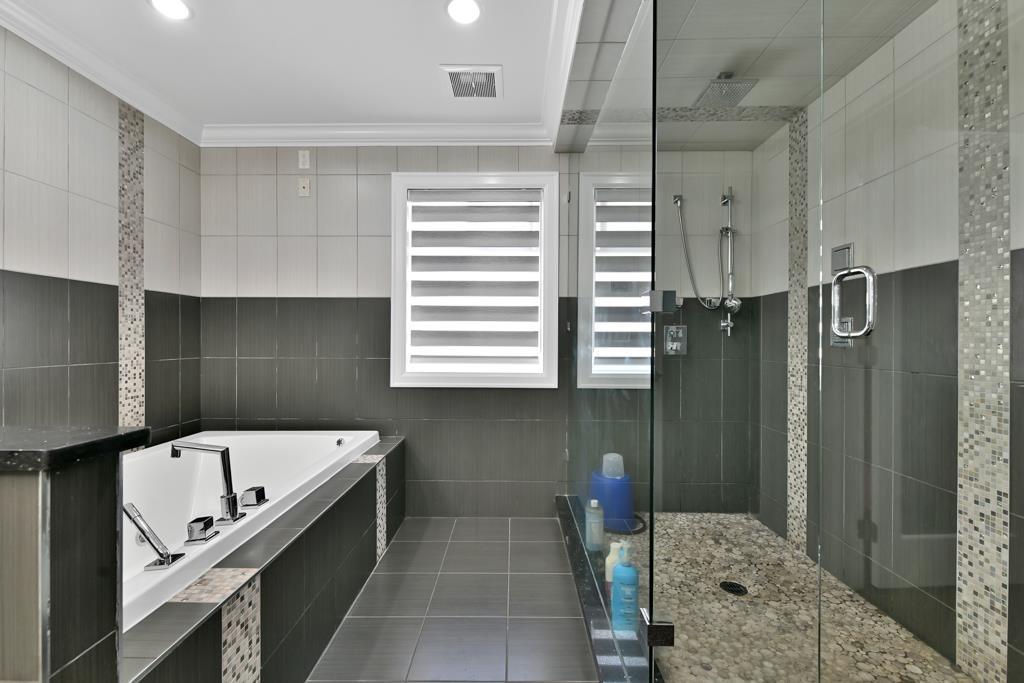 Photo 5 of 7033 129 A Street, Surrey BC