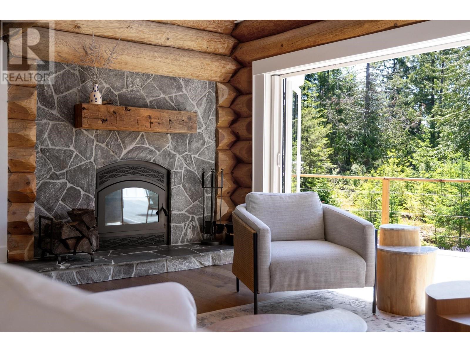 650 LAURA ROAD, Bowen Island