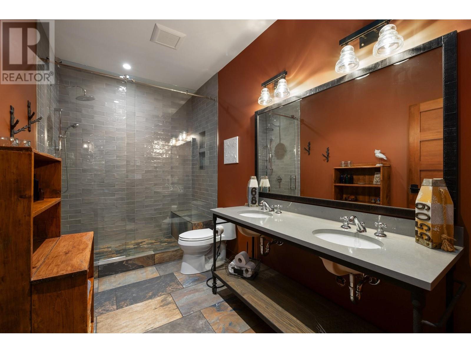 800 TAYLOR ROAD, Bowen Island